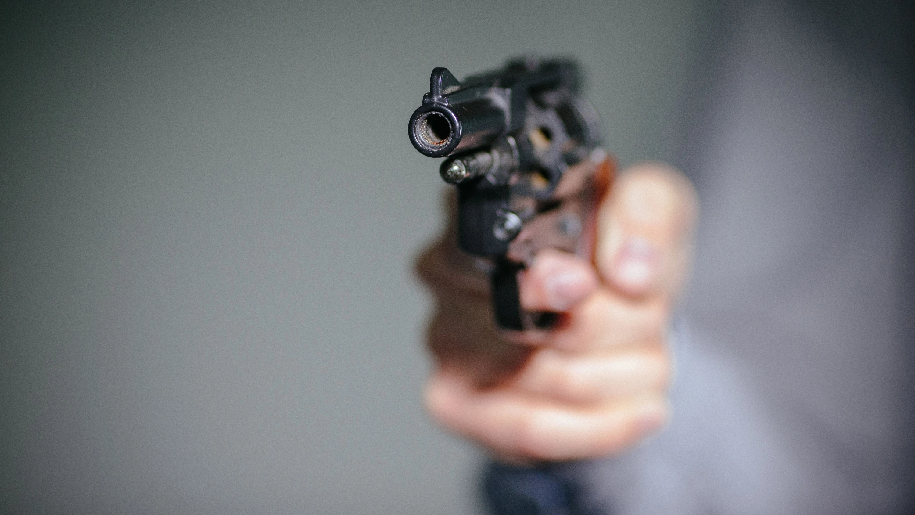 Überfall in Frankfurt: Dreizehnjähriger mit Schreckschusswaffe bedroht