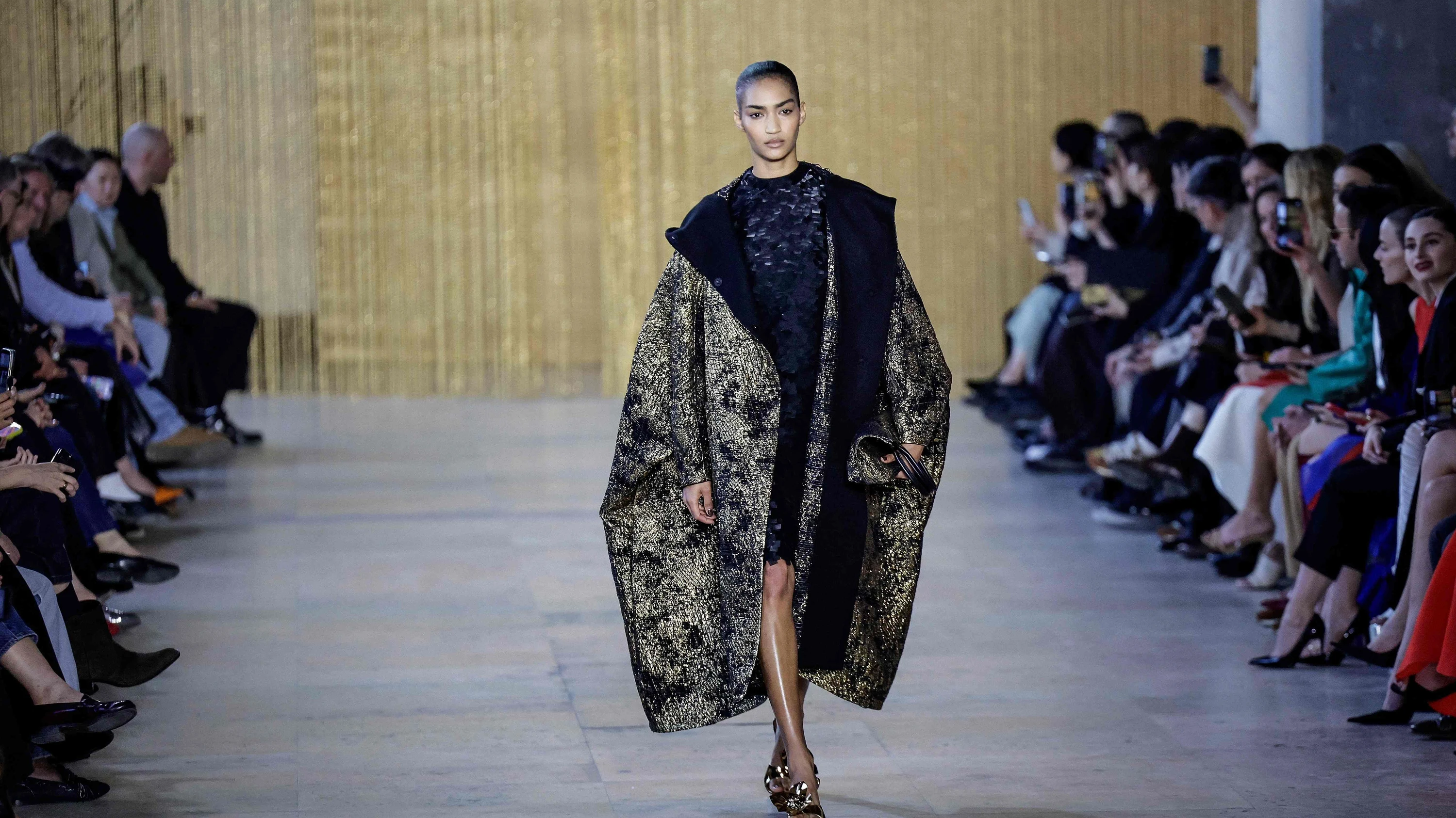 Bild: Fashion Week in Paris: Diese Mode ist genial – und genial daneben