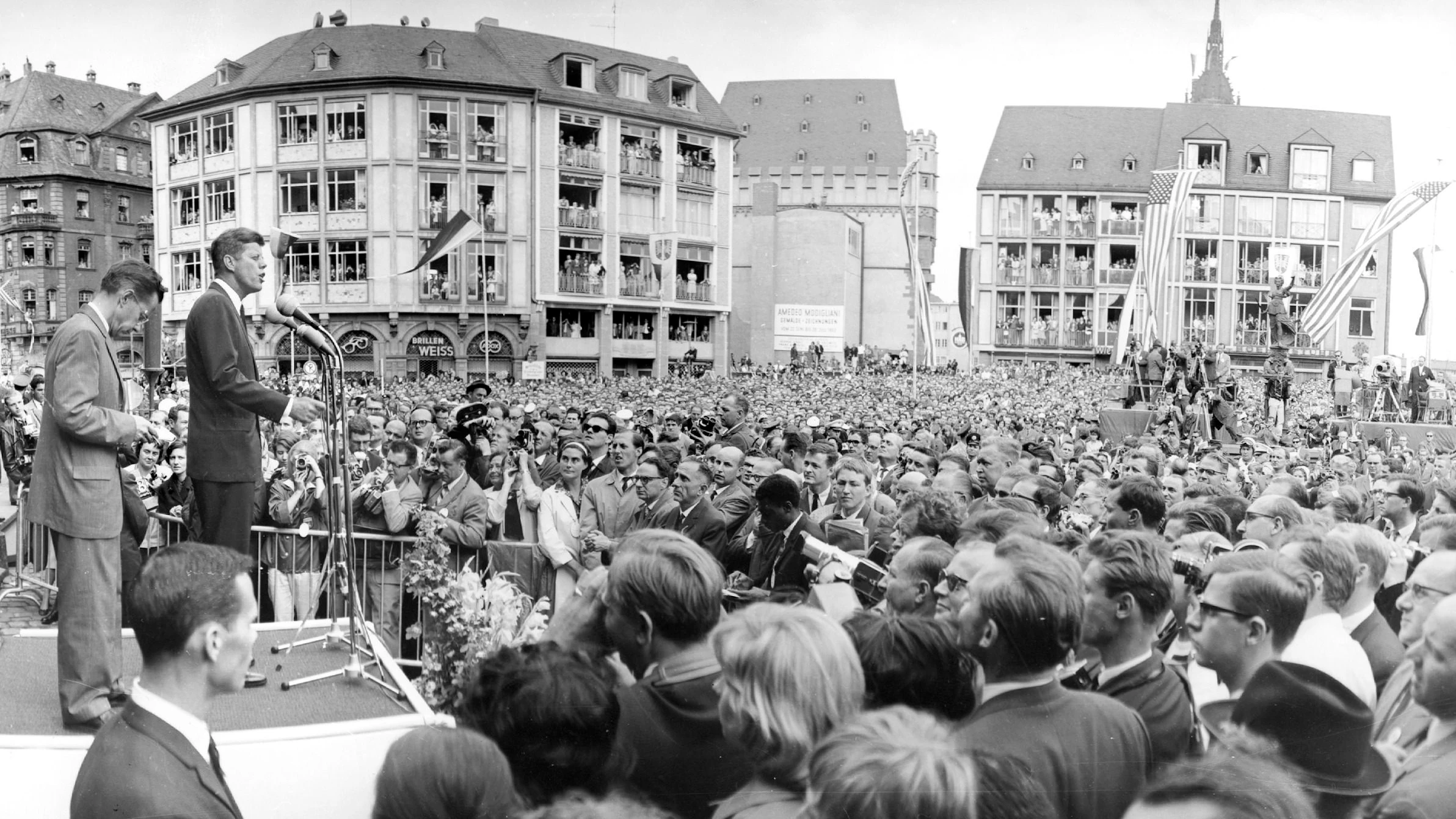 US-Präsident in Frankfurt: „Eine Bedrohung der Freiheit Europas ist eine Bedrohung der Freiheit Amerikas“ US-Präsident in Frankfurt: „Eine Bedrohung der Freiheit Europas ist eine Bedrohung der Freiheit Amerikas“
