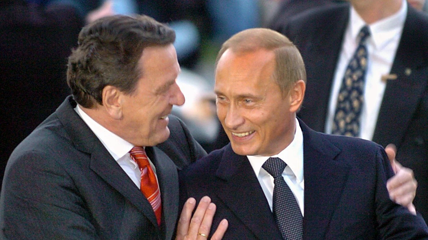 Vermittler in der Ukraine?: Schröder ist Putins Mann