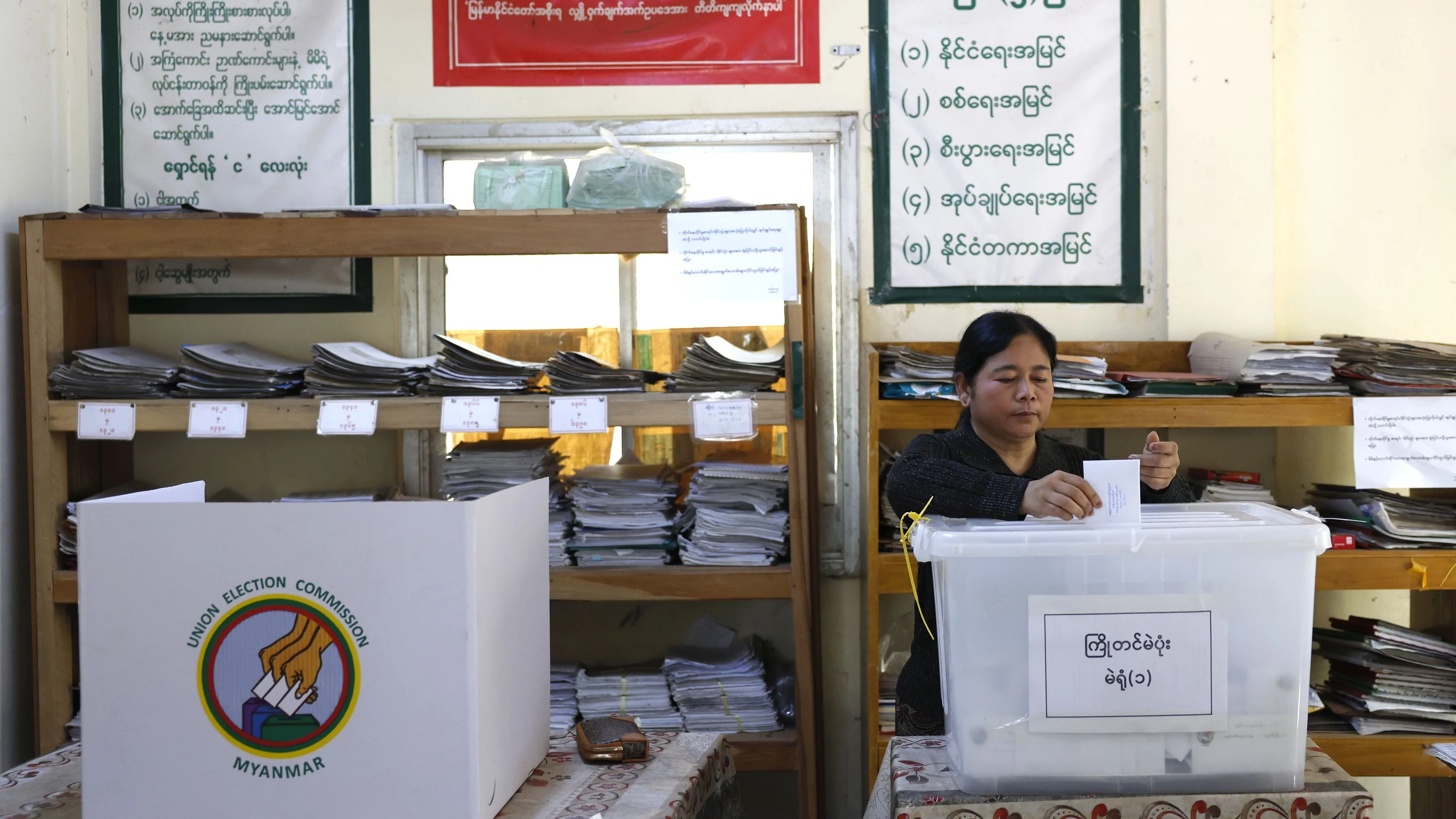 „Wahl“ in Myanmar: Mit „brutaler Gewalt“ an die Urnen gezwungen