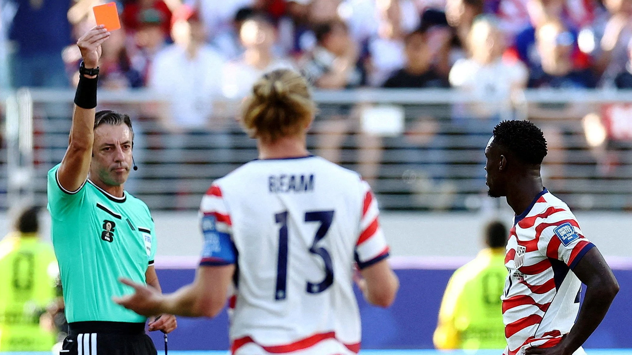 Rote Karte ohne greifbare Folgen: Folarin Balogun (rechts) spielte im anschließenden WM-Achtelfinale, in dem die USA ausschieden. - Reuters