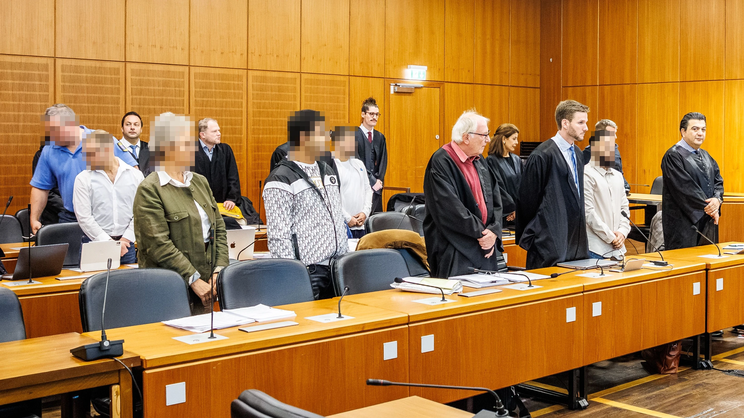 CEO-Fraud-Prozess: Haftstrafen für Helfer beim Bankenbetrug CEO-Fraud-Prozess: Haftstrafen für Helfer beim Bankenbetrug