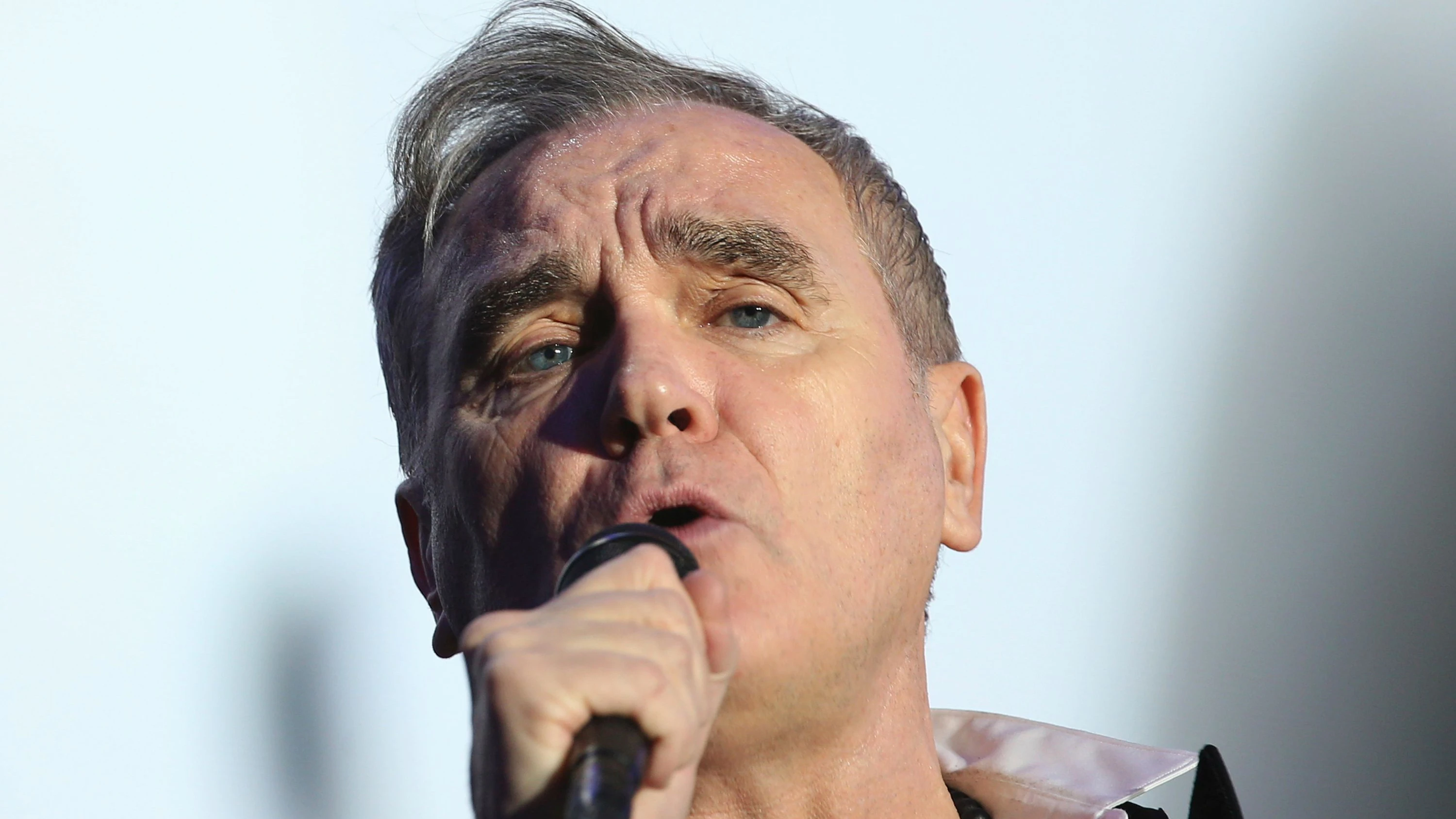 Neues von den Promis: Fiesta-Lärm hält Morrissey wach – Sänger sagt Auftritt ab