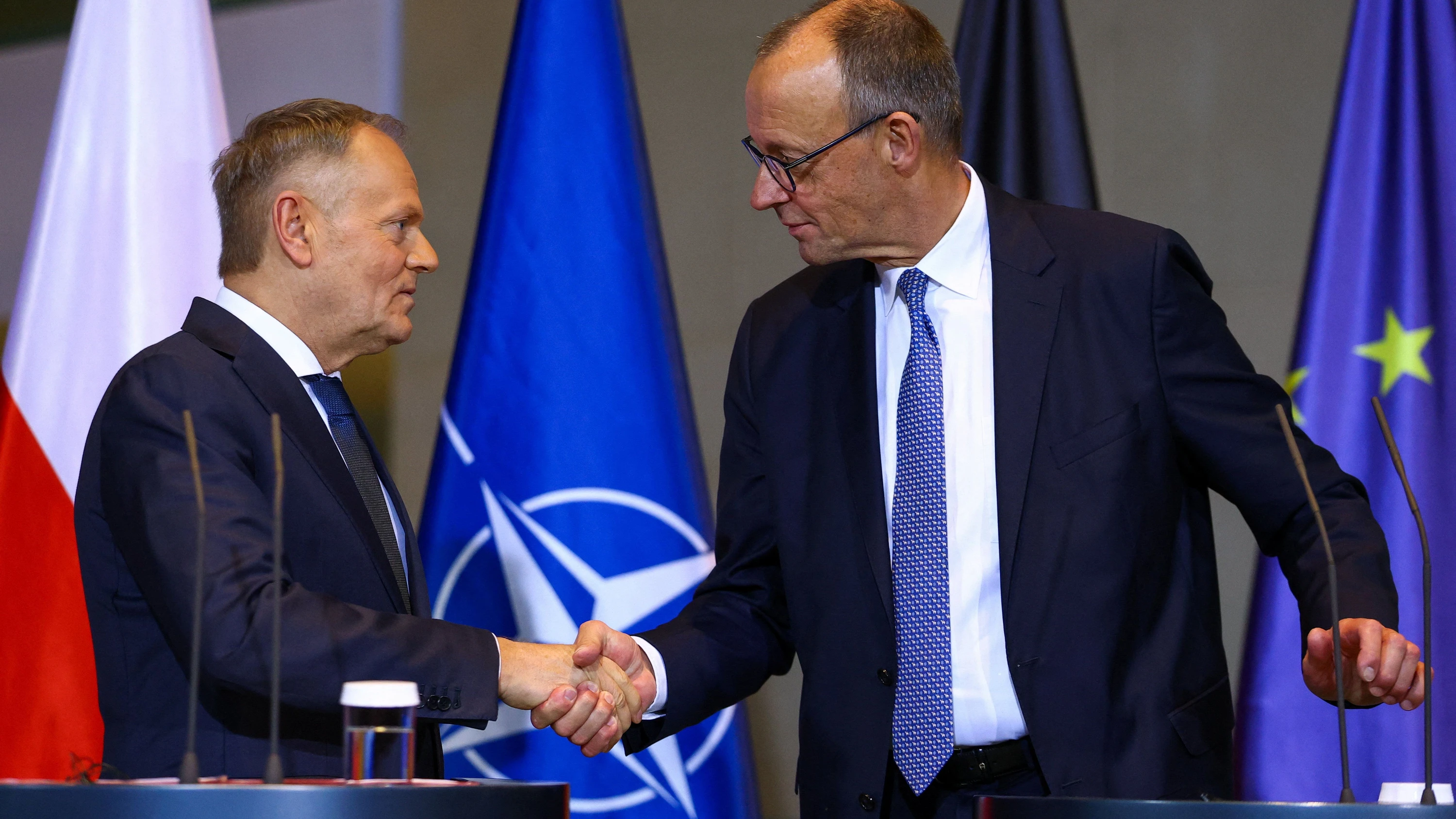 Bundeskanzler Friedrich Merz und der polnische Ministerpräsident Donald Tusk im Dezember 2025 in Berlin - Reuters