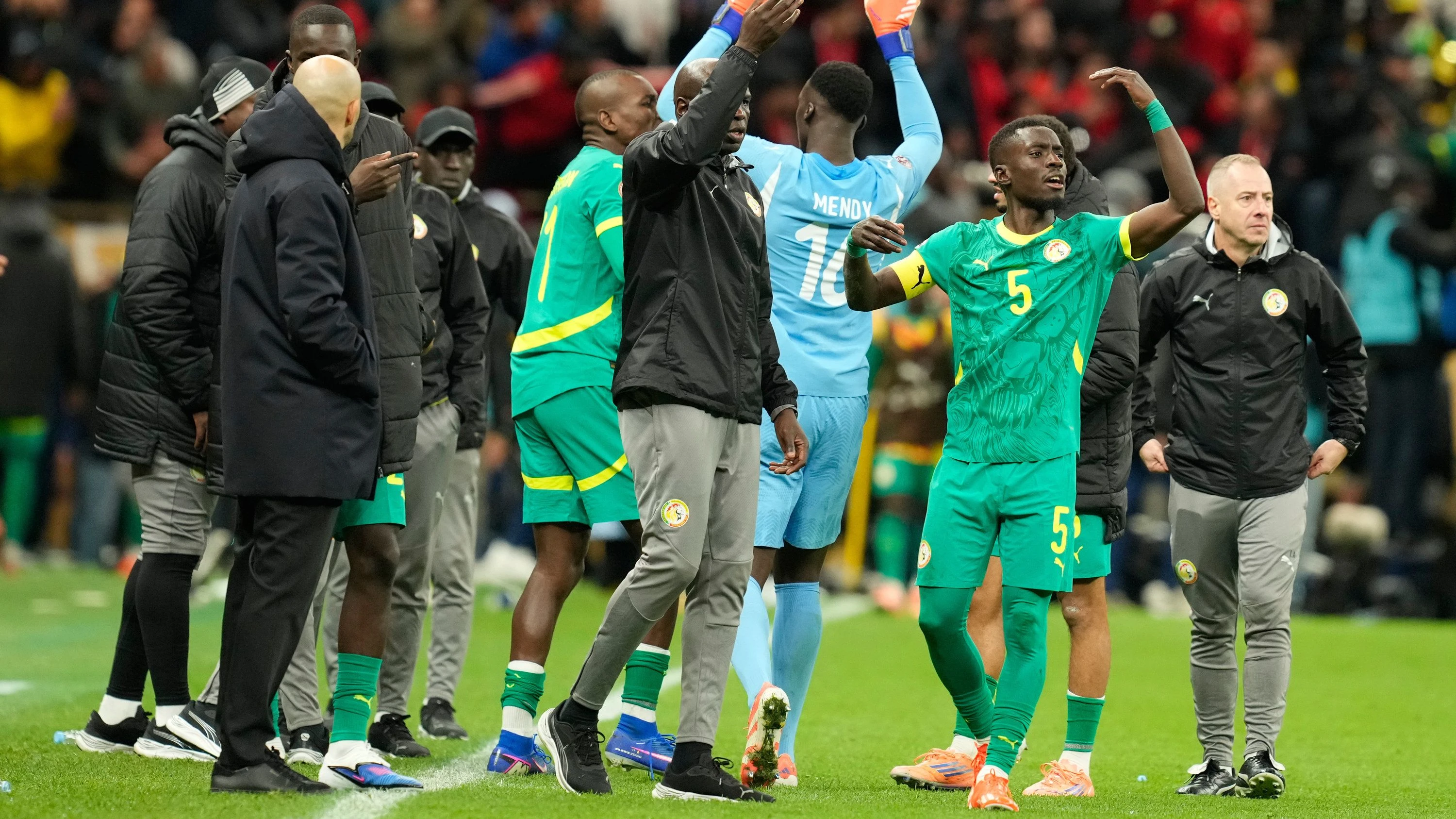 Skandalöse Szenen: Etliche Strafen und Sperren nach Eklat bei Africa-Cup-Finale Skandalöse Szenen: Etliche Strafen und Sperren nach Eklat bei Africa-Cup-Finale