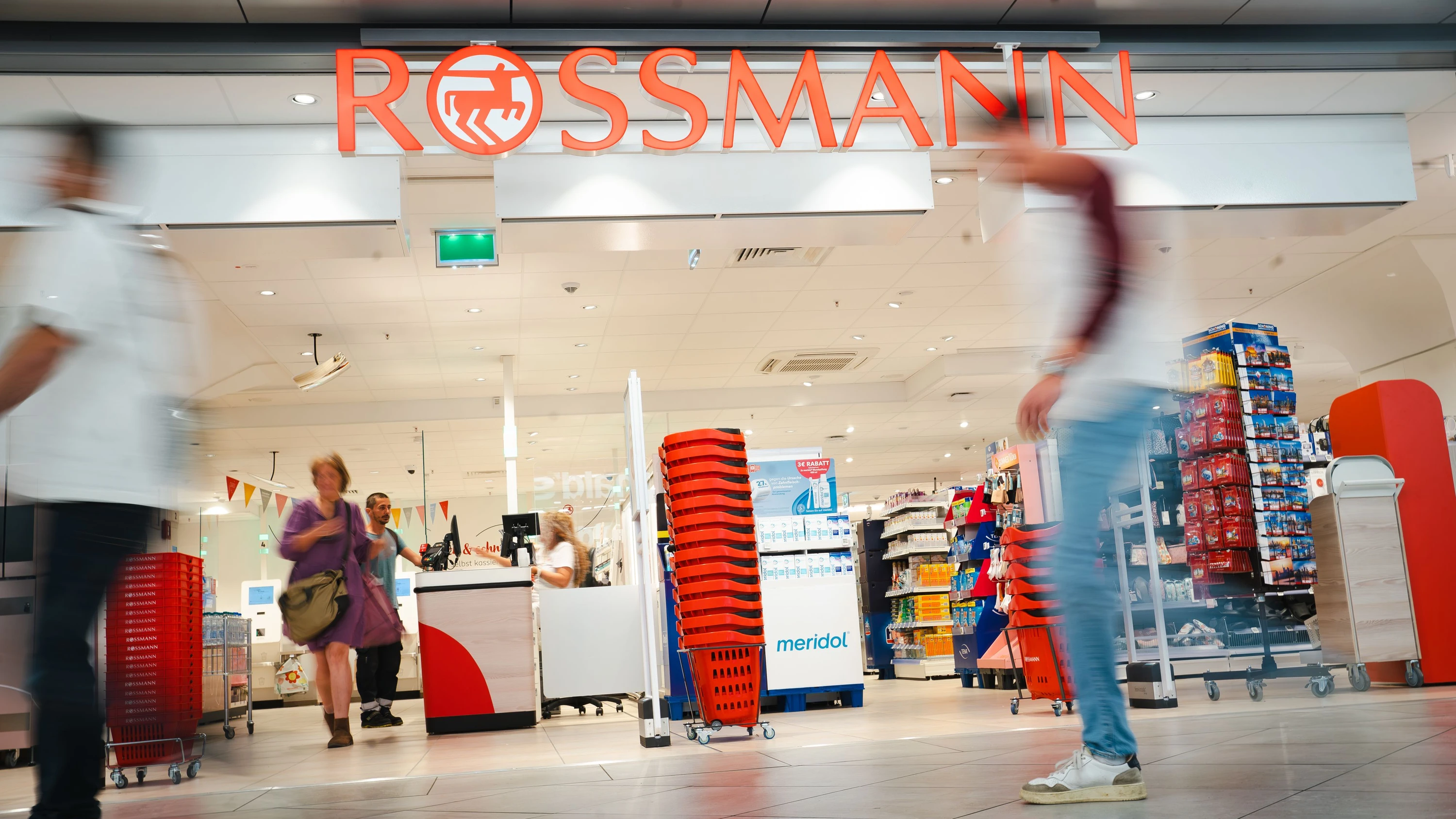 Rossmann-ExpressFiliale: Proviant für die Reise und jede Menge mehr
