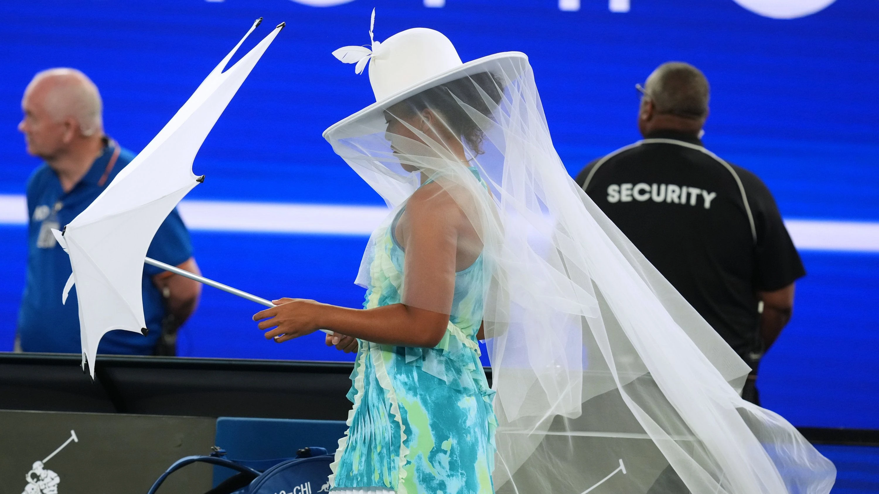 Mode bei Australian Open: Warum Naomi Osaka im Tennis einen Widerspruch verkörpert Mode bei Australian Open: Warum Naomi Osaka im Tennis einen Widerspruch verkörpert