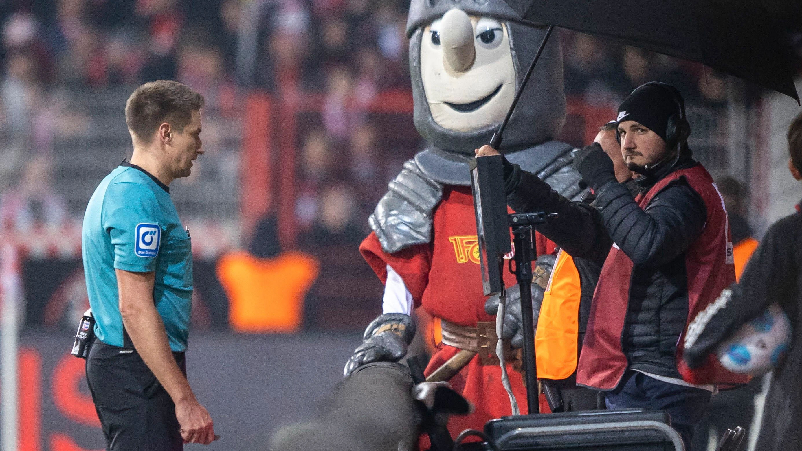 KI-Schiedsrichter: Wie der Mensch vom Spielfeld verdrängt wird