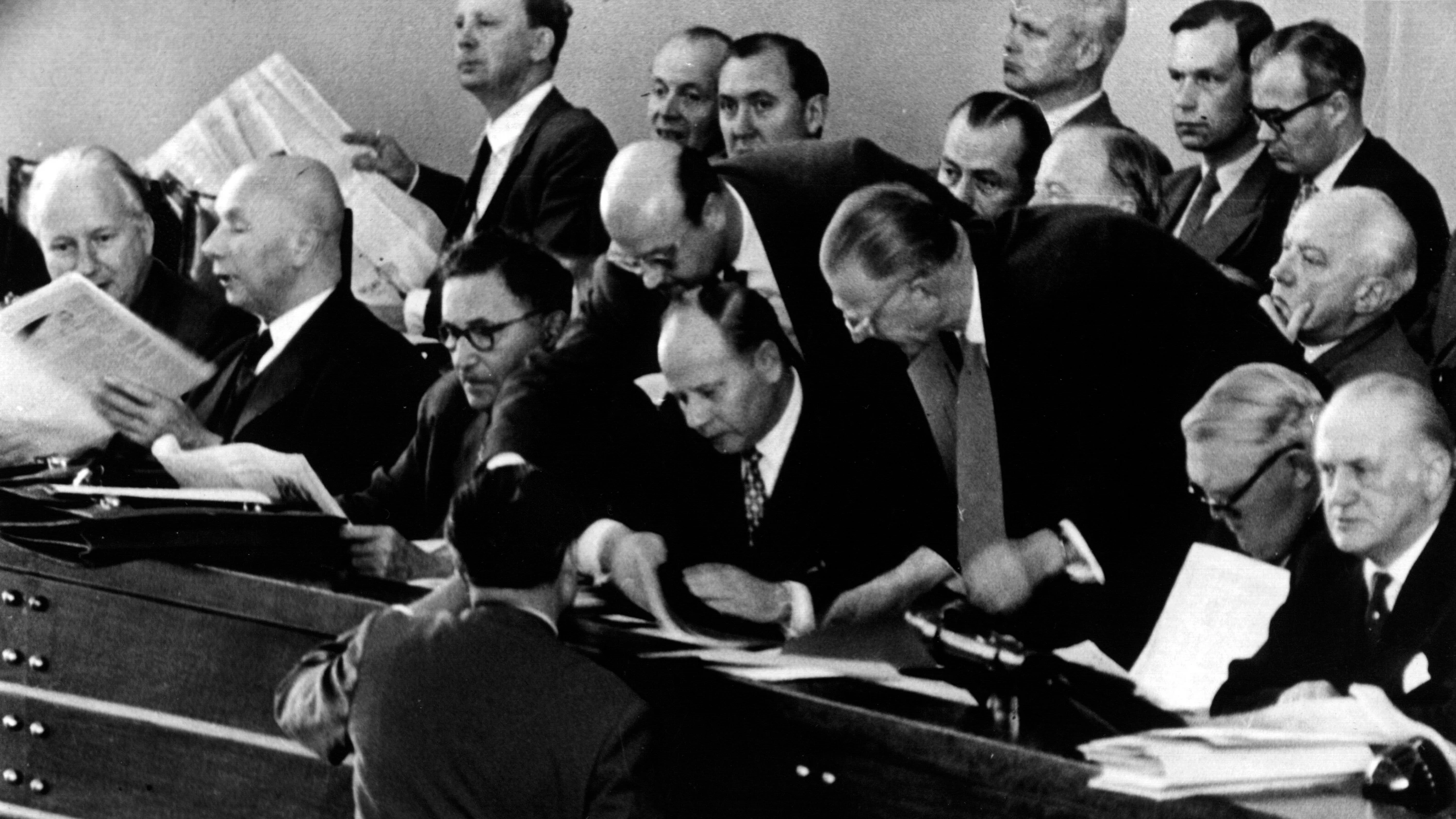 70 Jahre Wehrpflicht: Adenauer beschwor die Gefahr eines russischen Angriffs