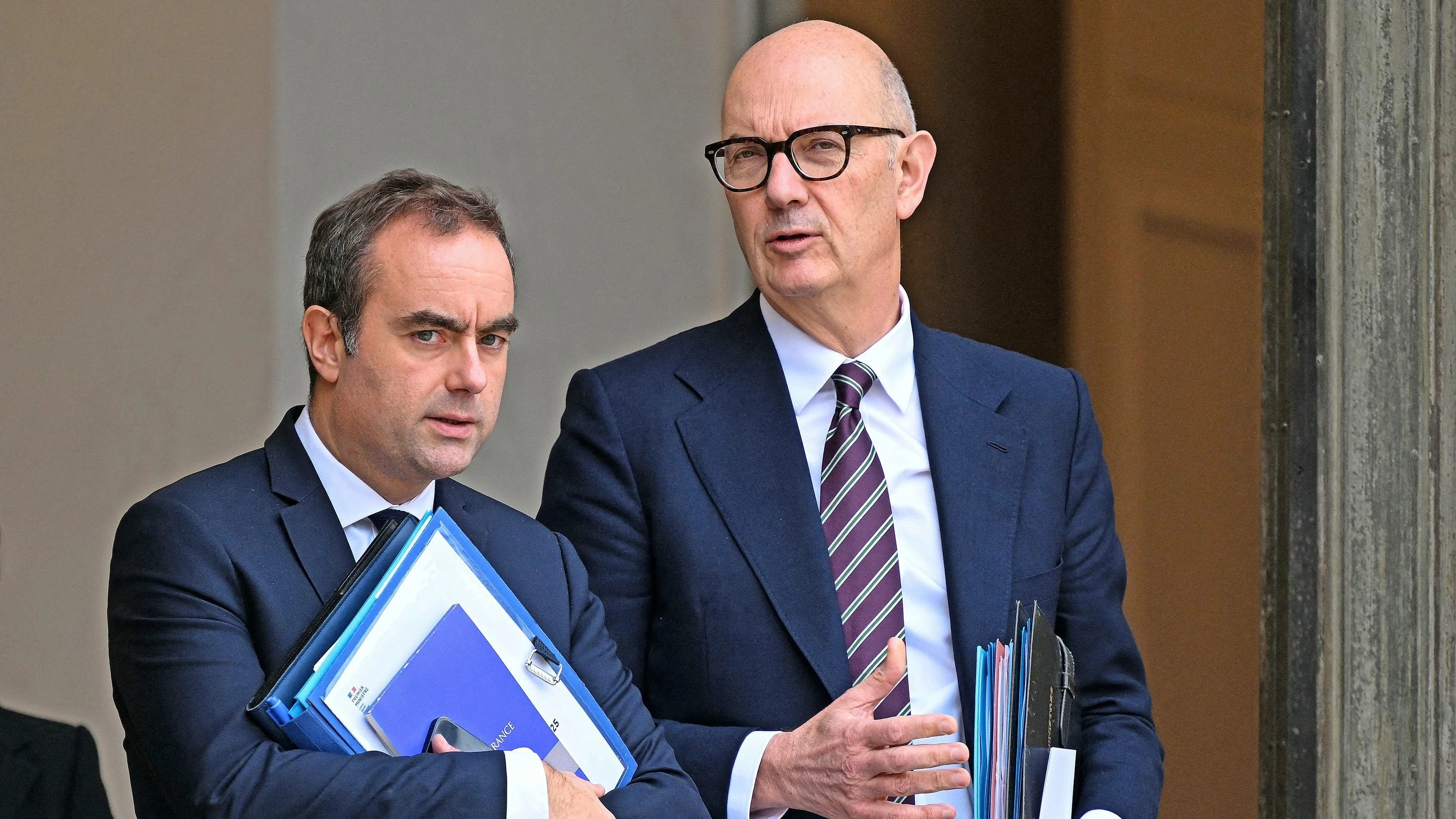 Premierminister Sébastien Lecornu (links) und sein Wirtschafts- und Finanzminister Roland Lescure stehen unter Druck - AFP