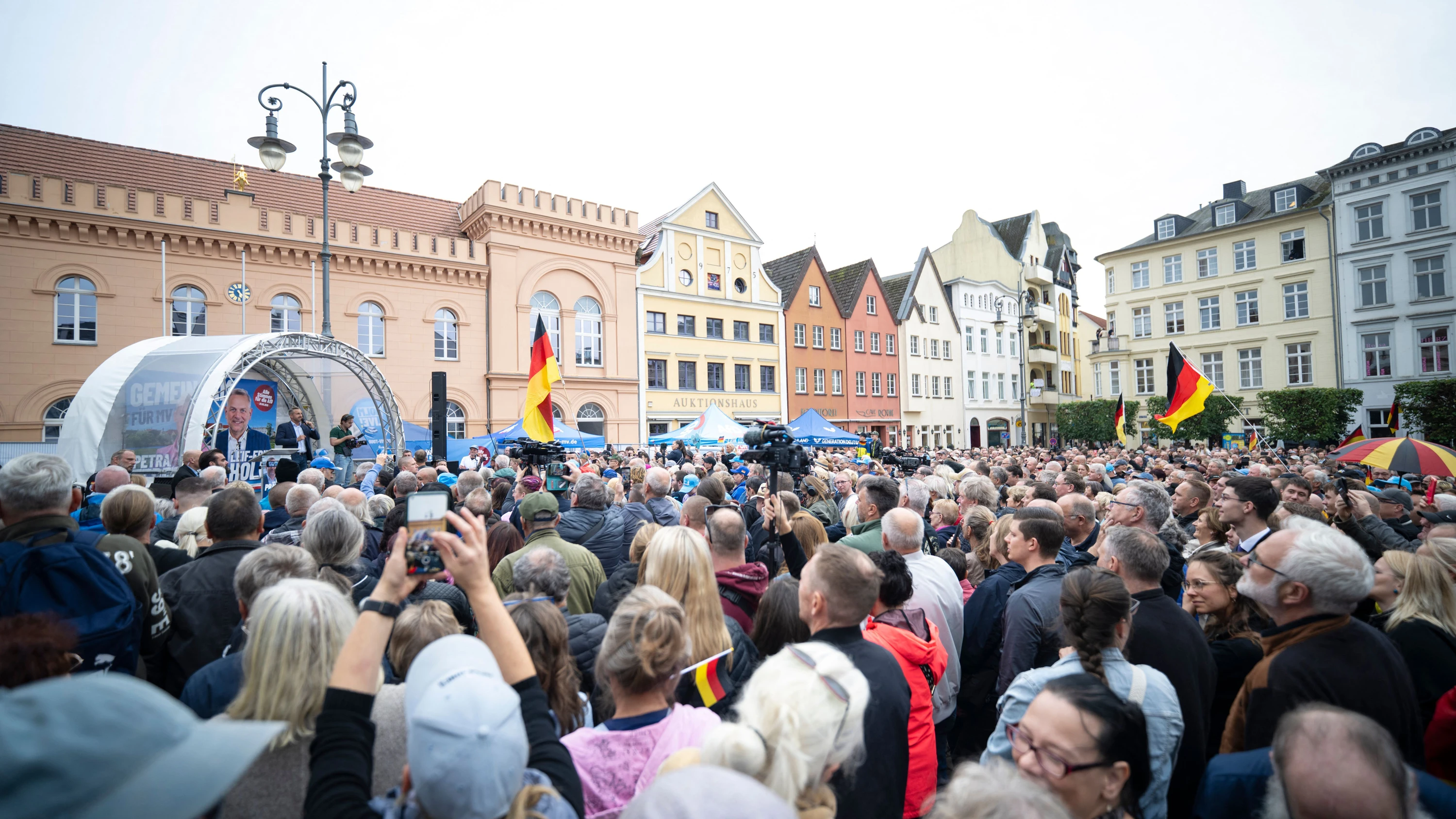 F.A.Z. Podcast für Deutschland: Das Erfolgsrezept der AfD: Pessimismus und Billig-Käse