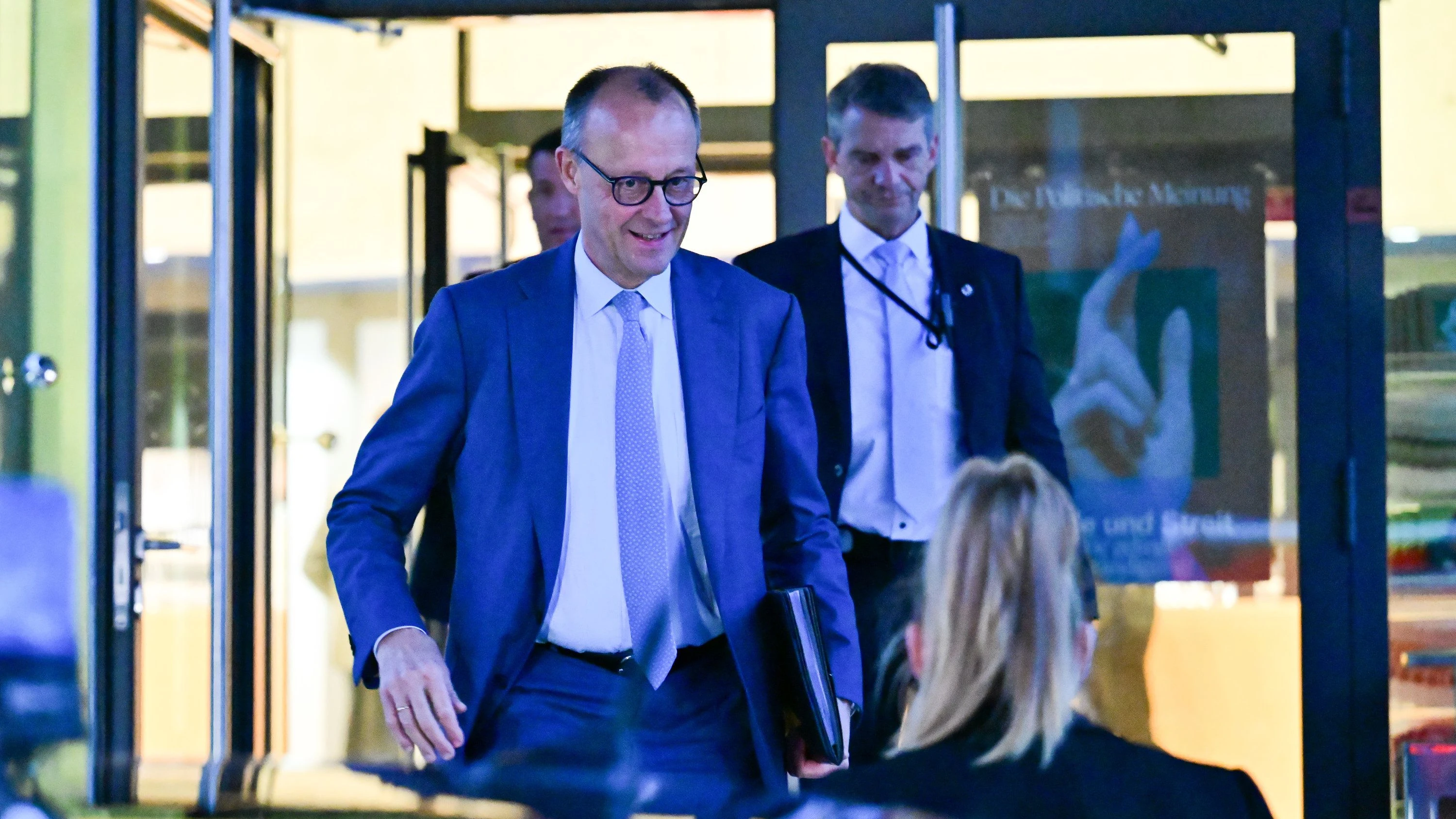 Liveblog Bundespolitik: So reagiert Merz auf die Wahl von Kramp-Karrenbauer