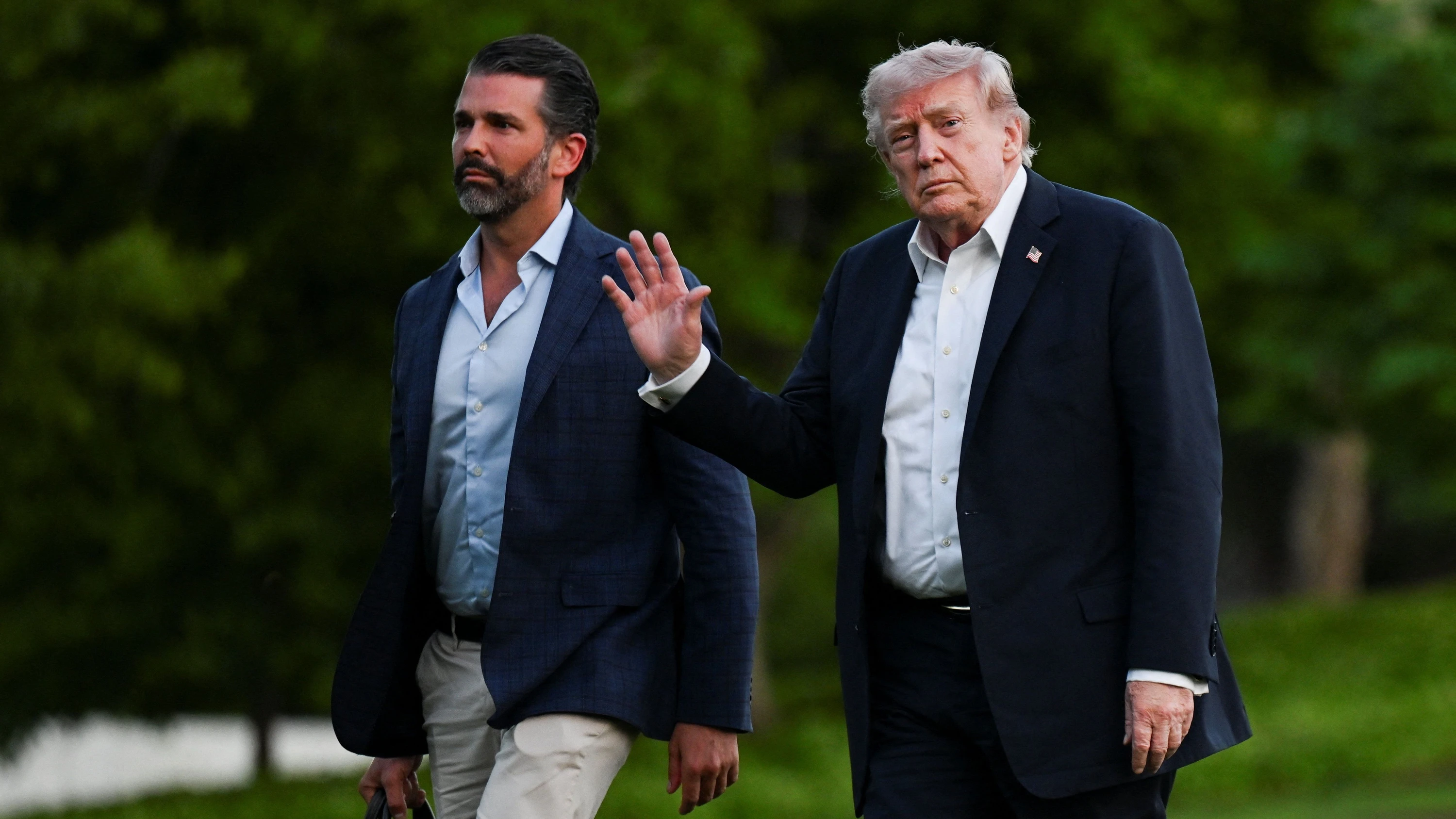 Donald Trump und sein Sohn Donald Jr. Anfang Mai in Washington - Reuters