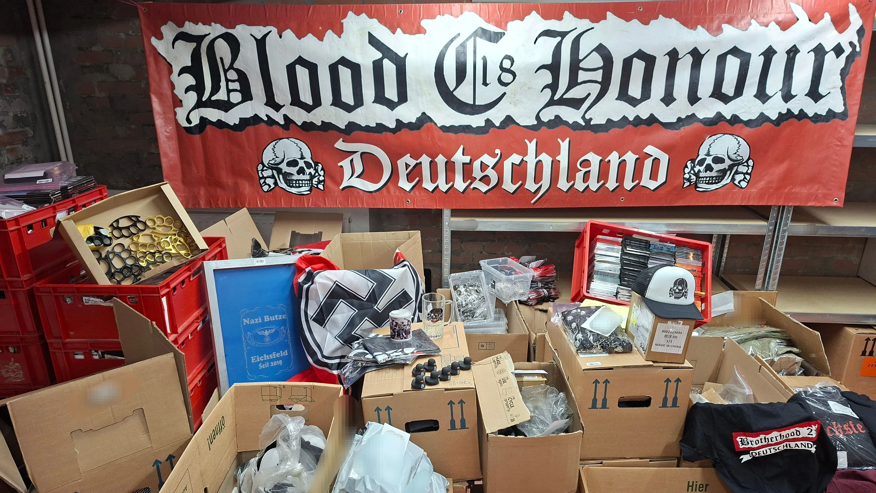 Deutschland und Schweiz: Durchsuchungen in rechtsextremer Szene