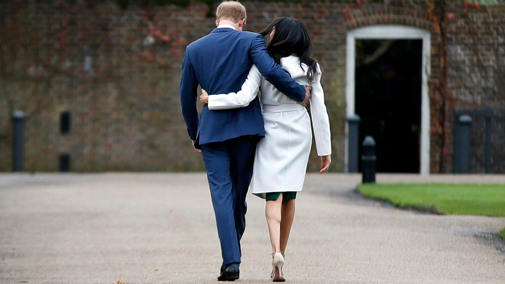 Ziehen zurück: Harry und Meghan in London - AP