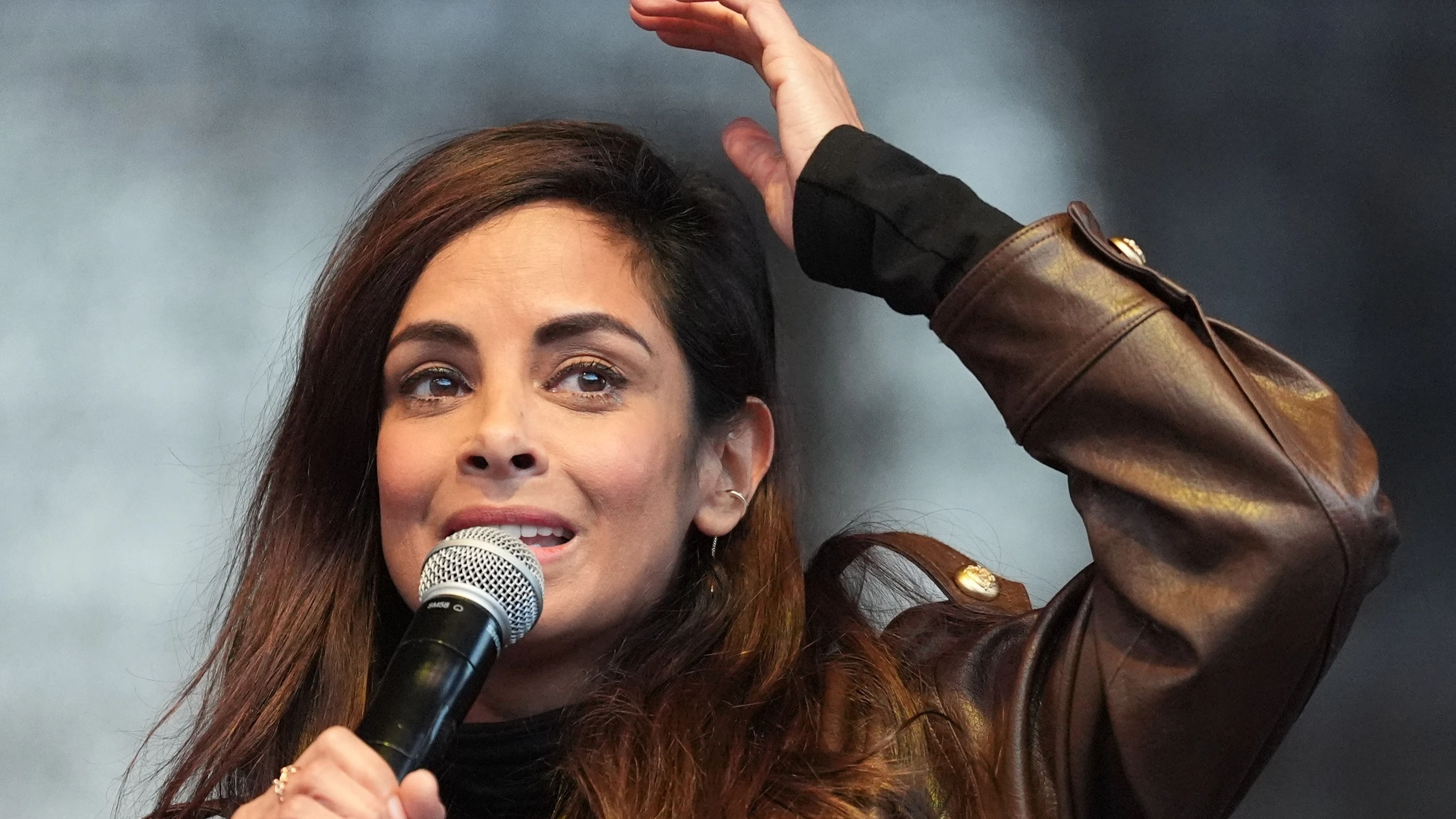 Fernandes bei Demo in Hamburg: „Ich stehe jetzt hier mit einer schusssicheren Weste“