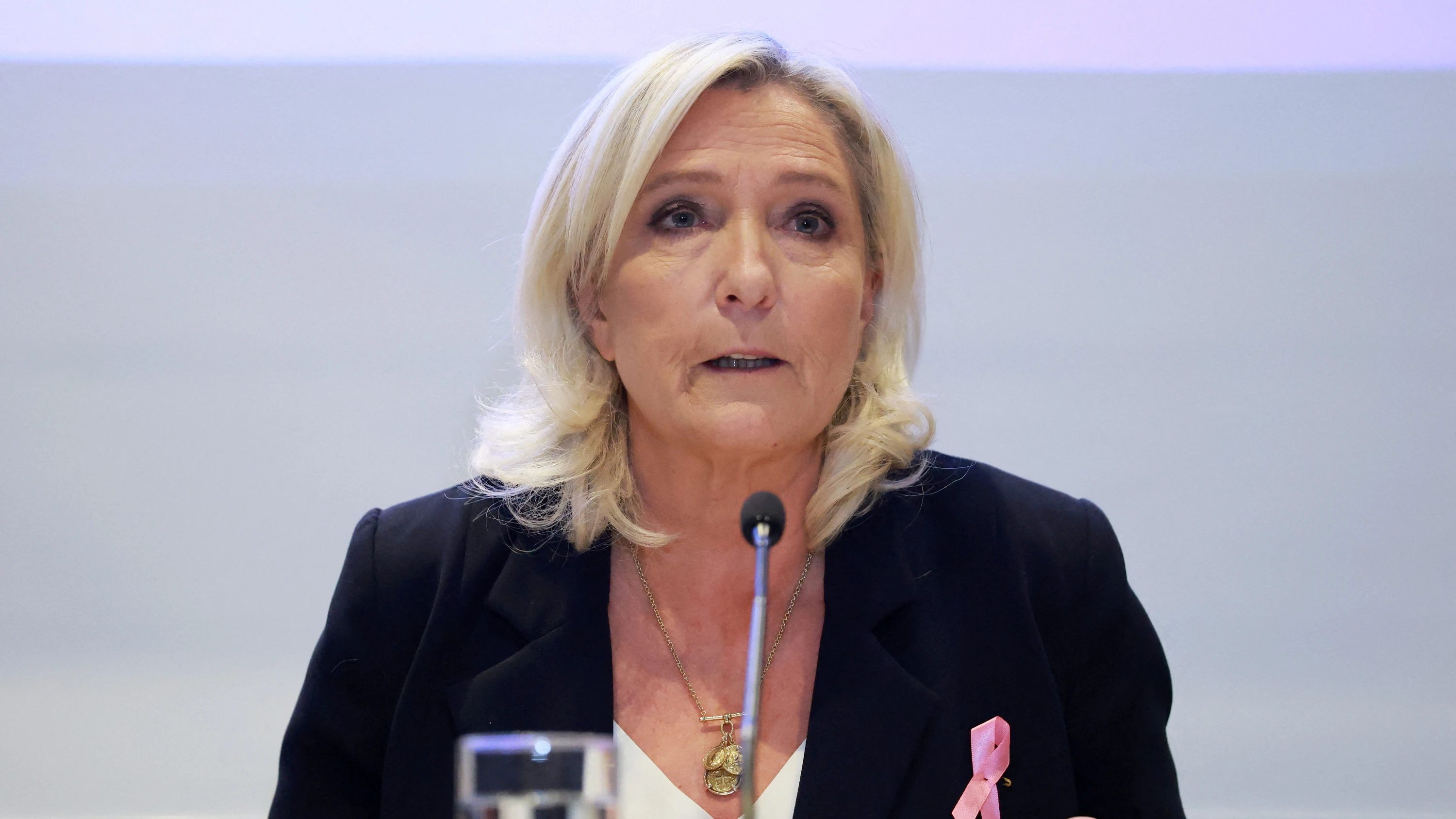 Le Pen auf einer Pressekonferenz am Donnerstag in Brüssel - Reuters