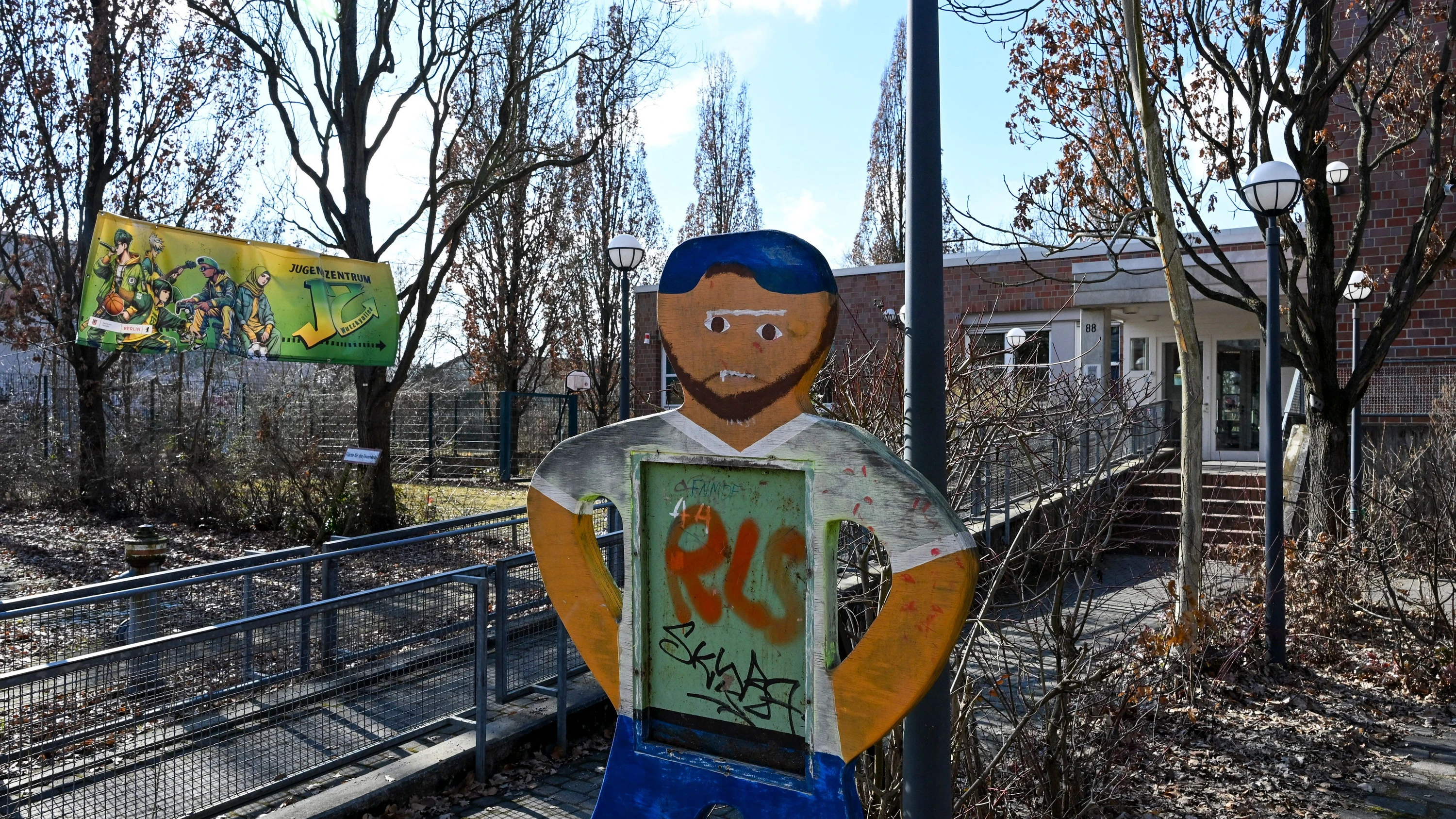 Nach Vorwürfen: Senatorin will Freistellung von Neuköllner Jugendamtsleiterin