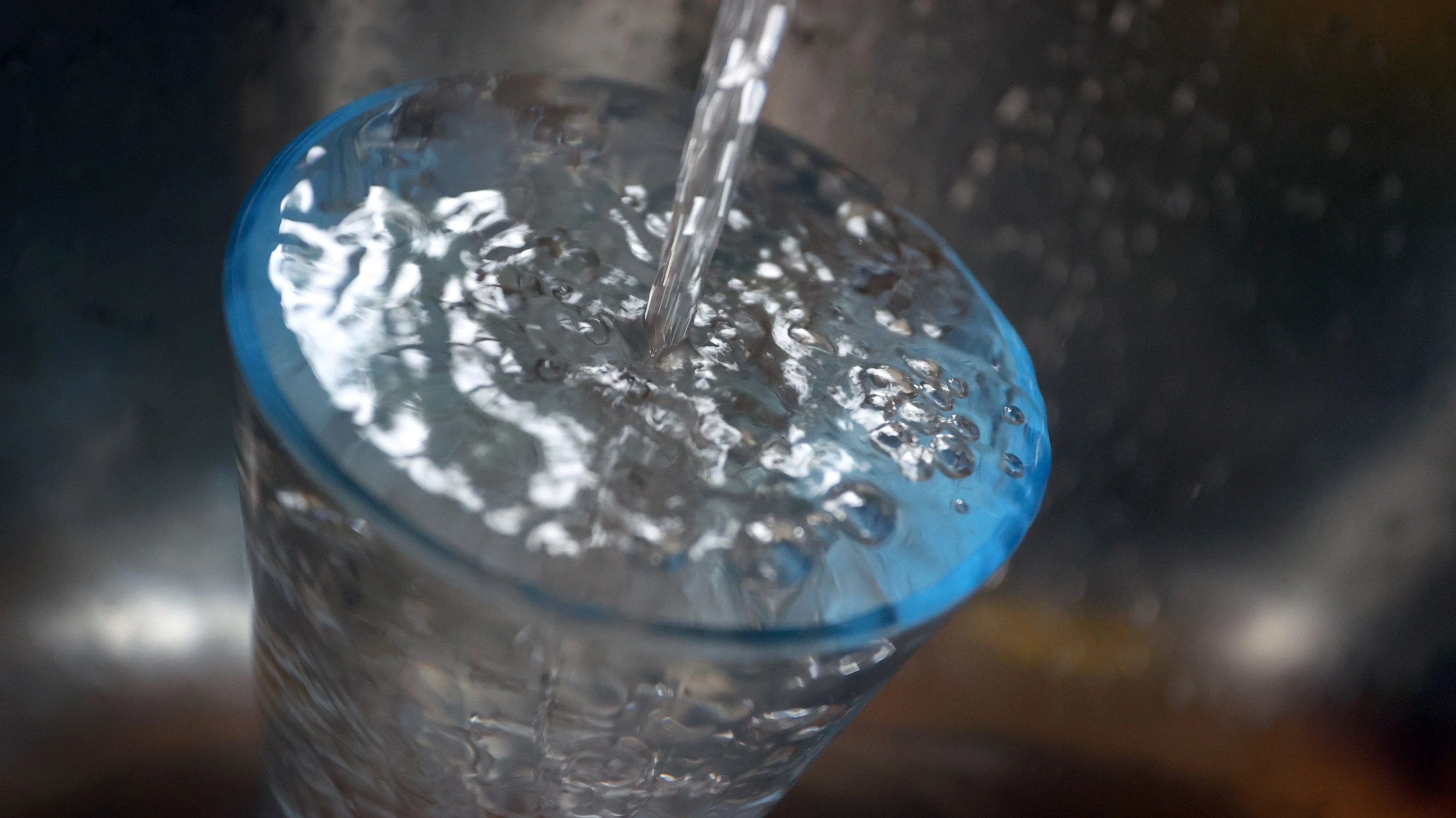 Bakterien im Trinkwasser: In Wiesbaden muss das Wasser abgekocht werden