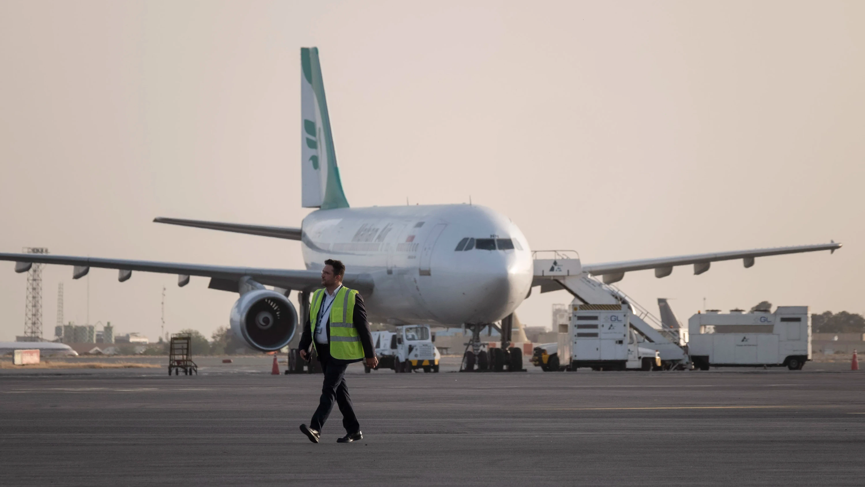 Liveblog Irankrieg: Dubai stellt Flugverkehr nach Iran ein Liveblog Irankrieg: Dubai stellt Flugverkehr nach Iran ein