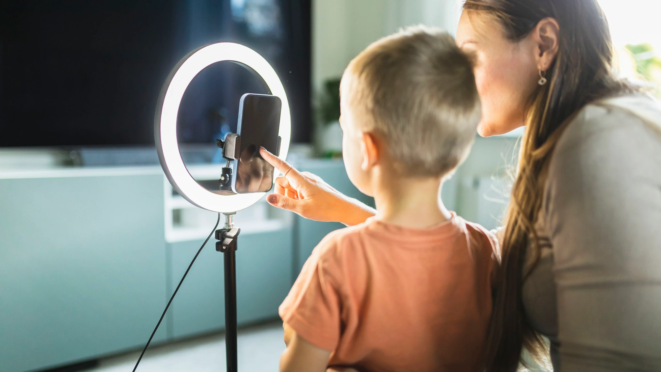 Familien-Influencer: Wenn Kinder zum Werbeobjekt werden