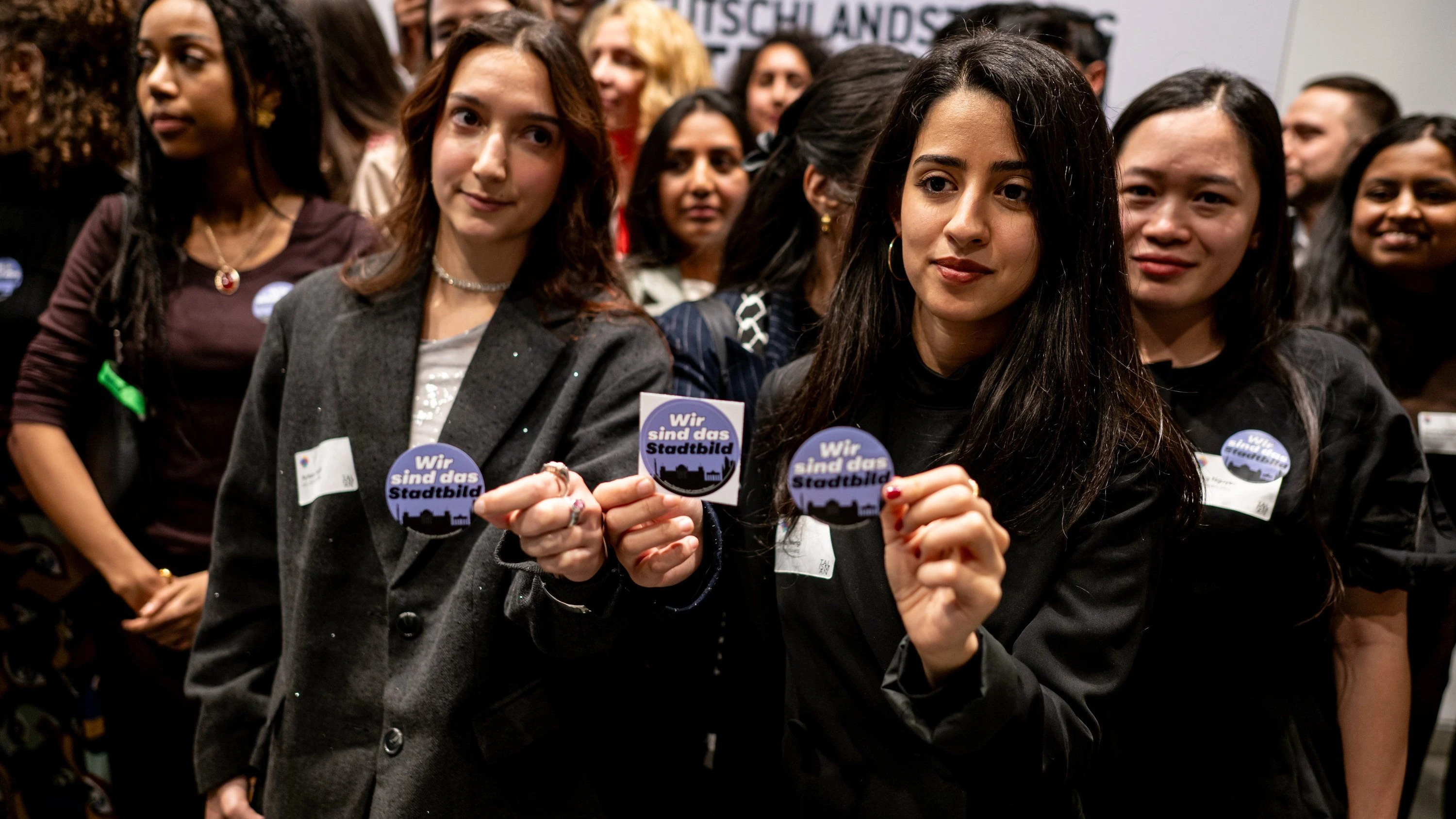 Liveblog Bundespolitik: Protest bei Merz-Rede: Stipendiaten verlassen Raum Liveblog Bundespolitik: Protest bei Merz-Rede: Stipendiaten verlassen Raum
