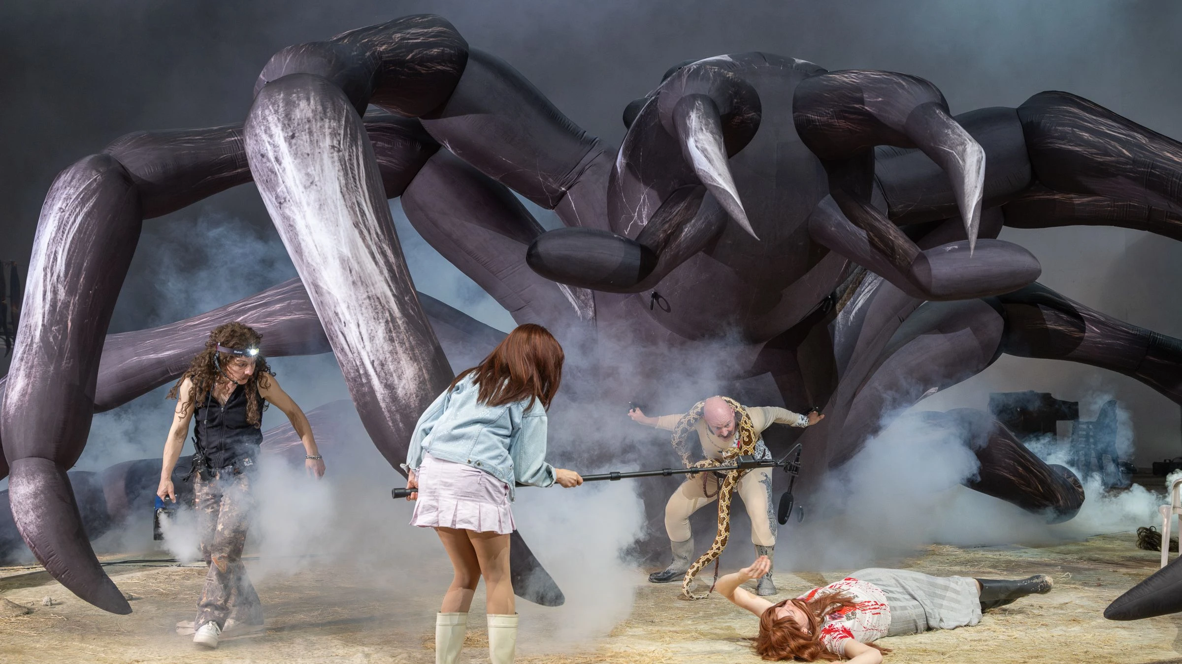„Spooky Paradise“: Alles ist Zeichen, nichts ist Ziel