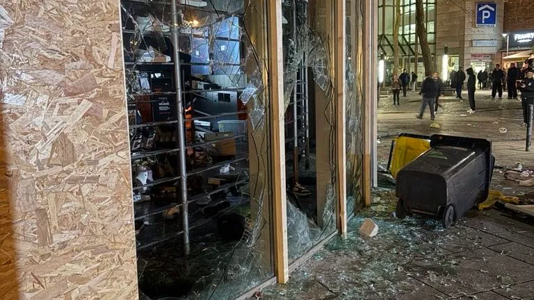 Rhein-Main-Liveblog: Randalierer plündern Geschäfte auf der Zeil