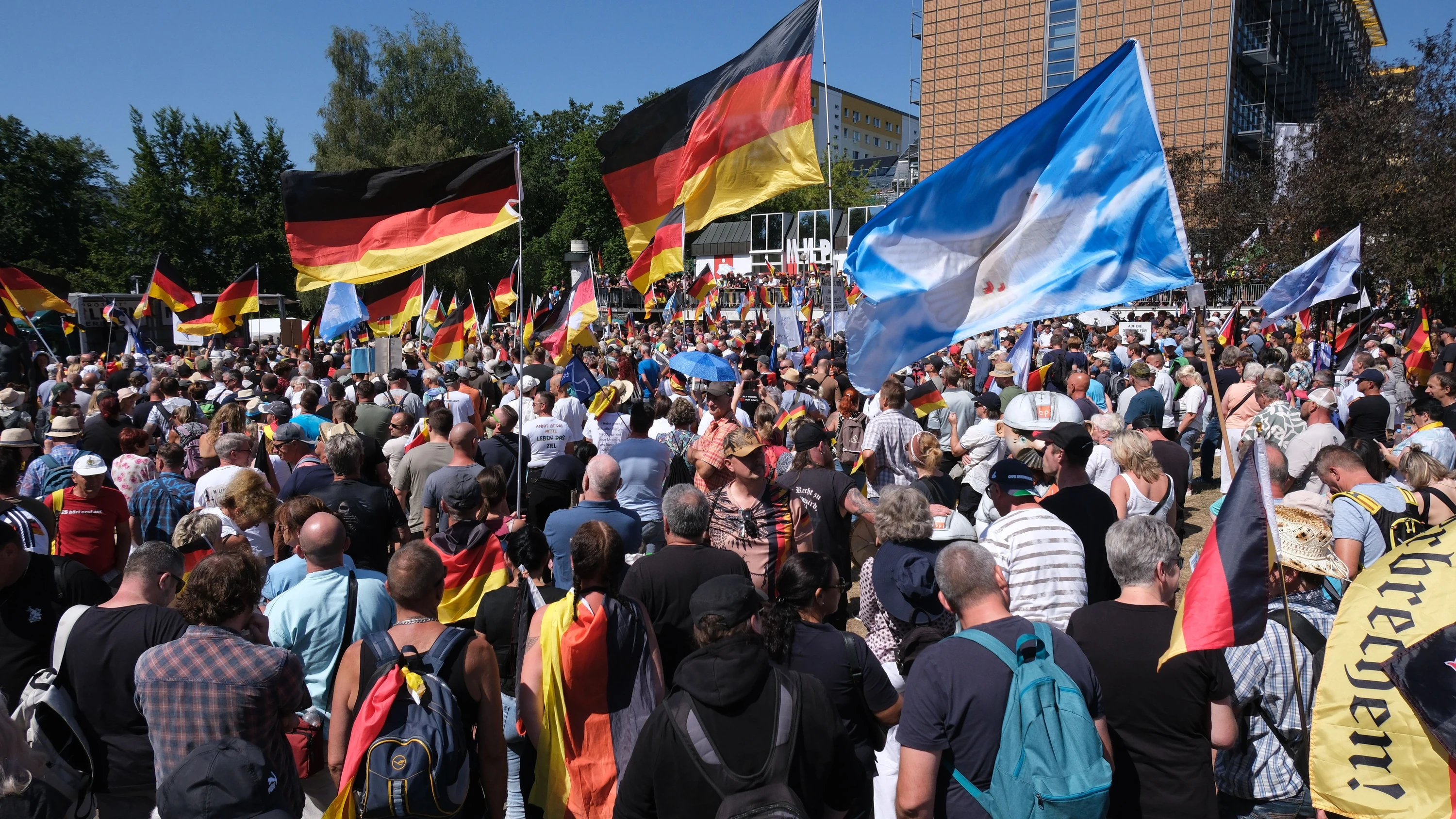 Deutschland-Liveblog: Zehntausend Demonstranten bei Kundgebung gegen Bundesregierung