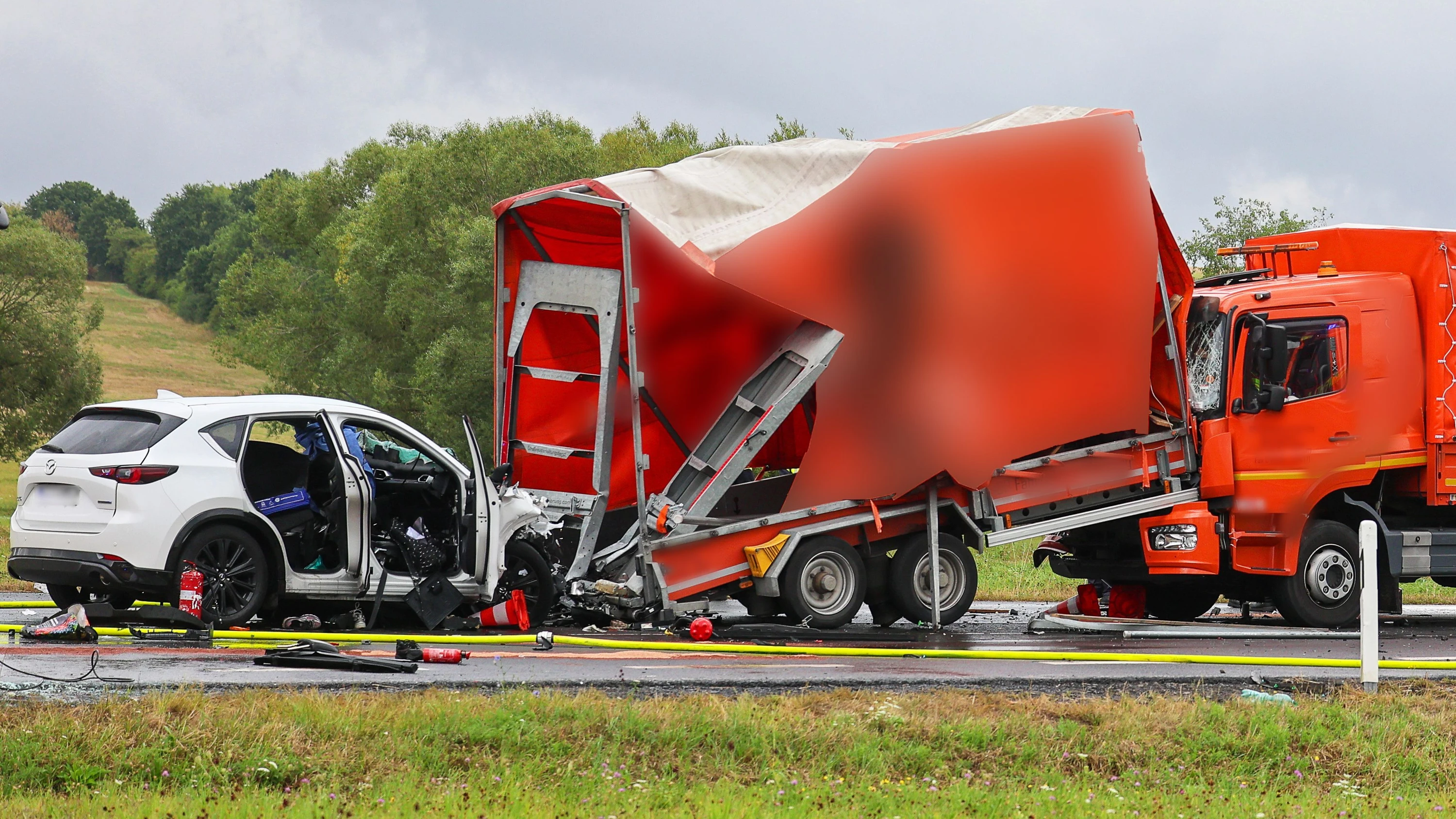 Jugendliche sterben bei Unfall: Angehörige sammeln Spenden für Familien der Teenager Jugendliche sterben bei Unfall: Angehörige sammeln Spenden für Familien der Teenager