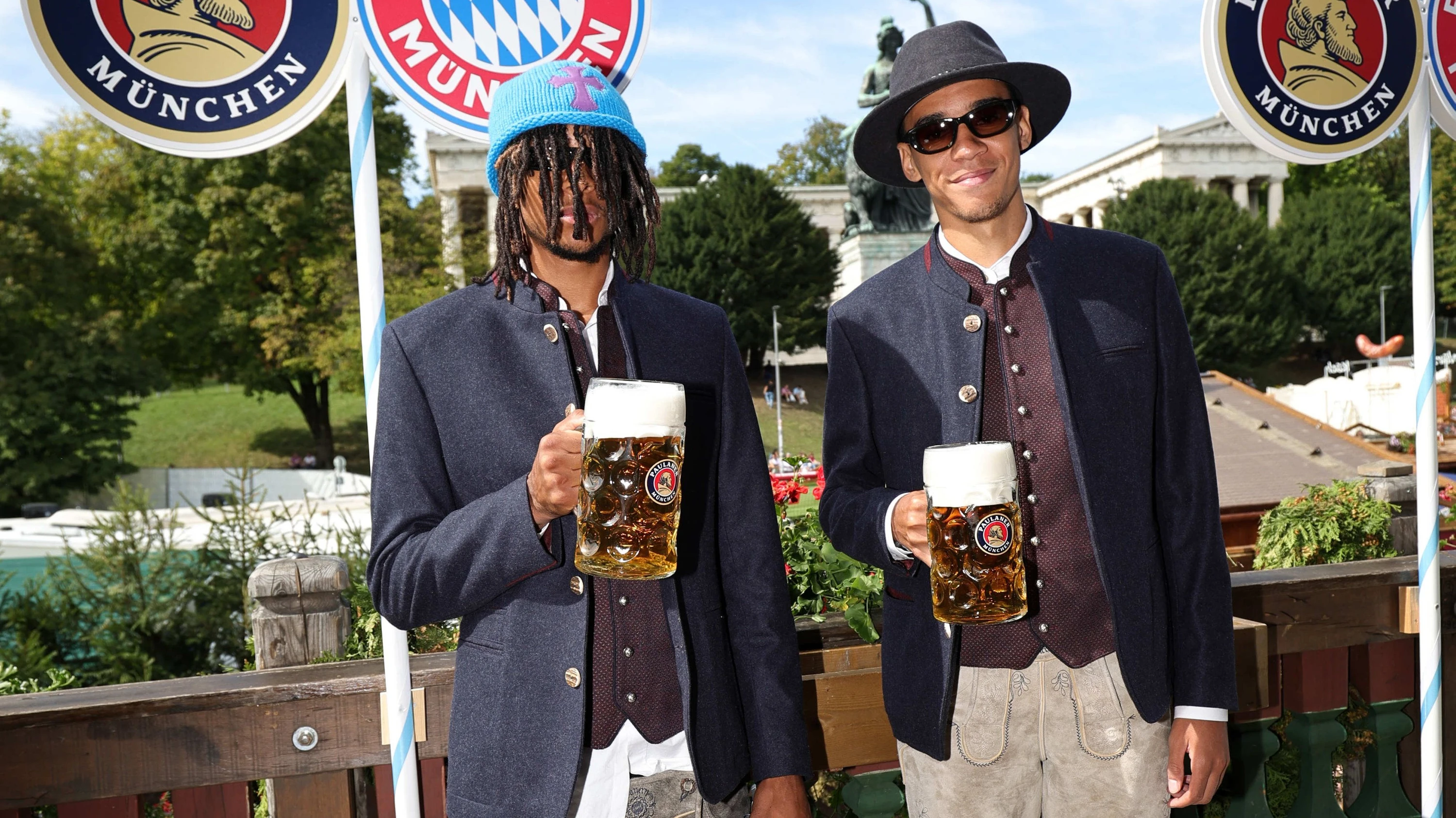 Auf der Wiesn: Michael Olise (links) und Jamal Musiala am Sonntag - Witters