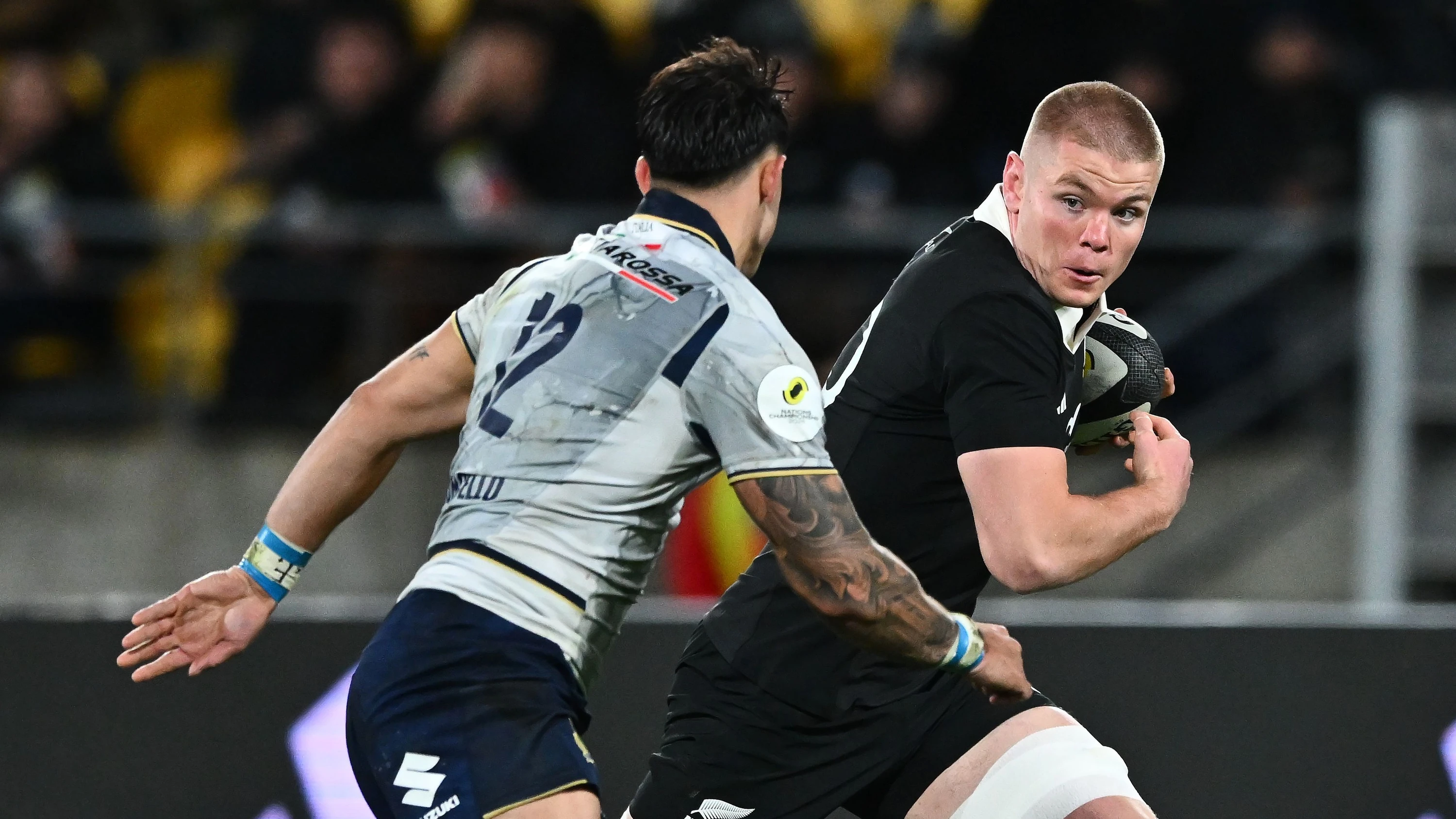 Beeindruckendes Debüt für die All Blacks: der Frankfurter Anton Segner (r.) spielt für Neuseeland - AP