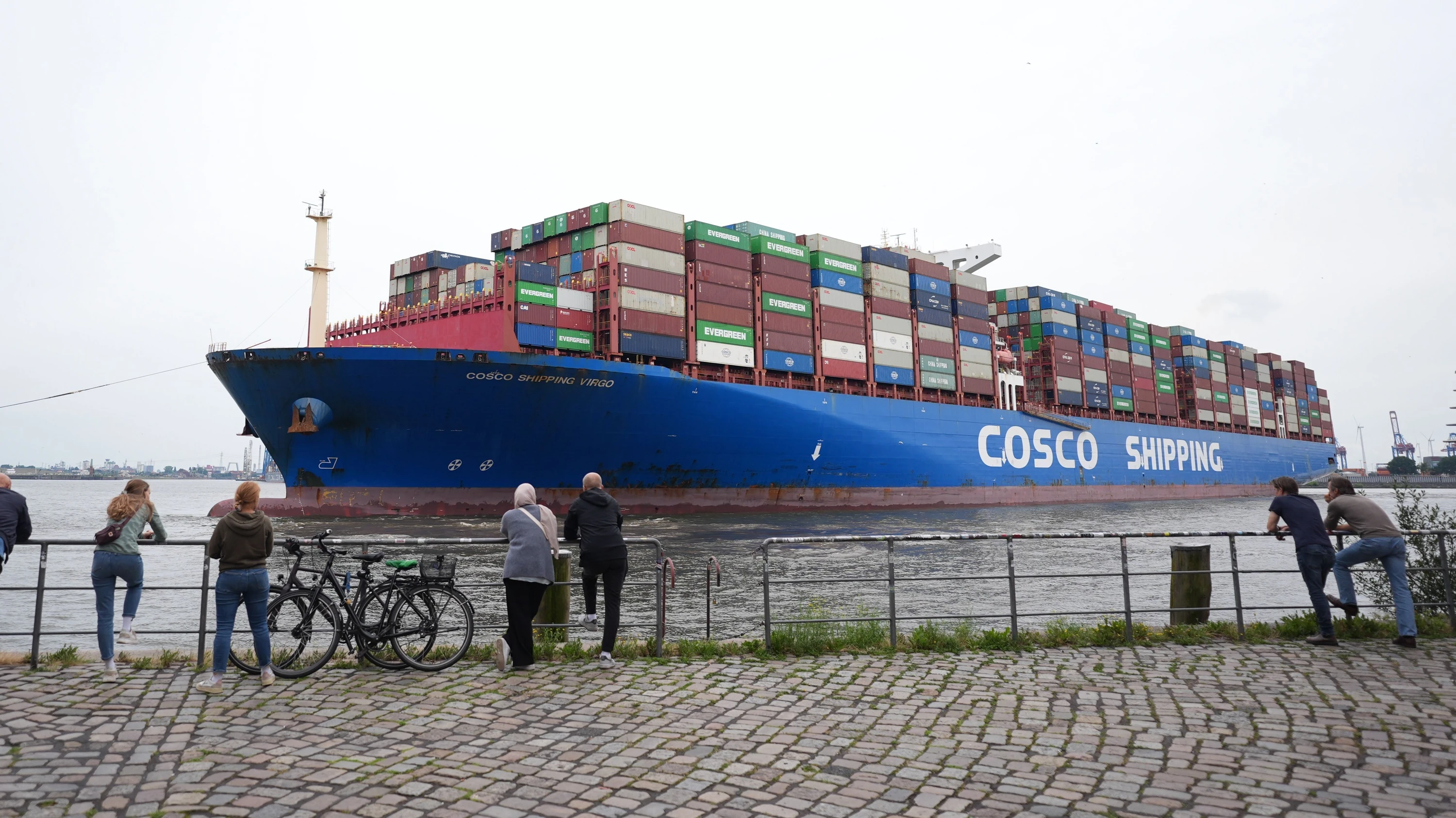 Cosco will einsteigen: Warum eine Spedition nicht so einfach an Chinesen verkauft werden kann
