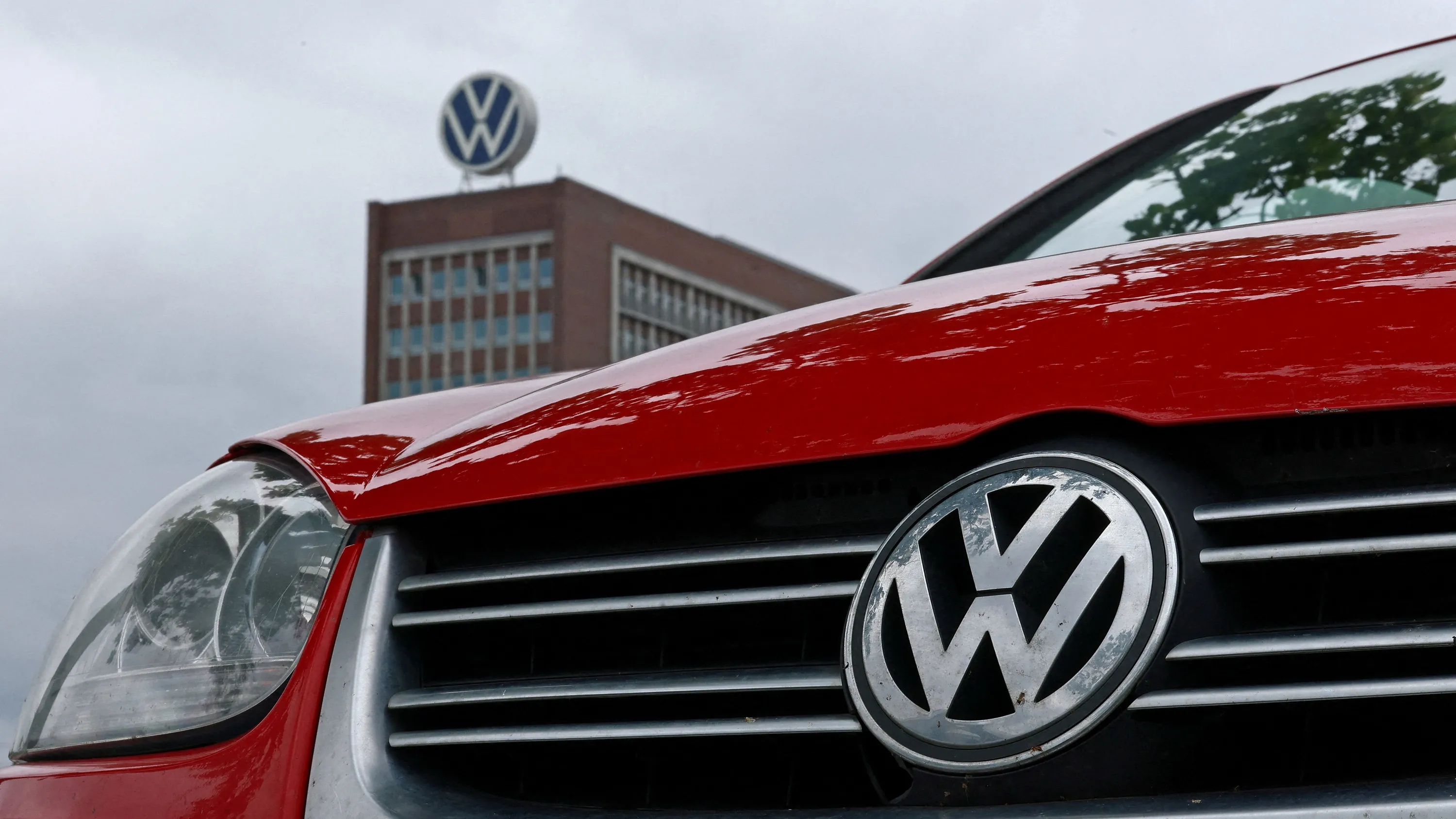 Konzern in der Krise: Volkswagen fährt Milliardenverlust ein