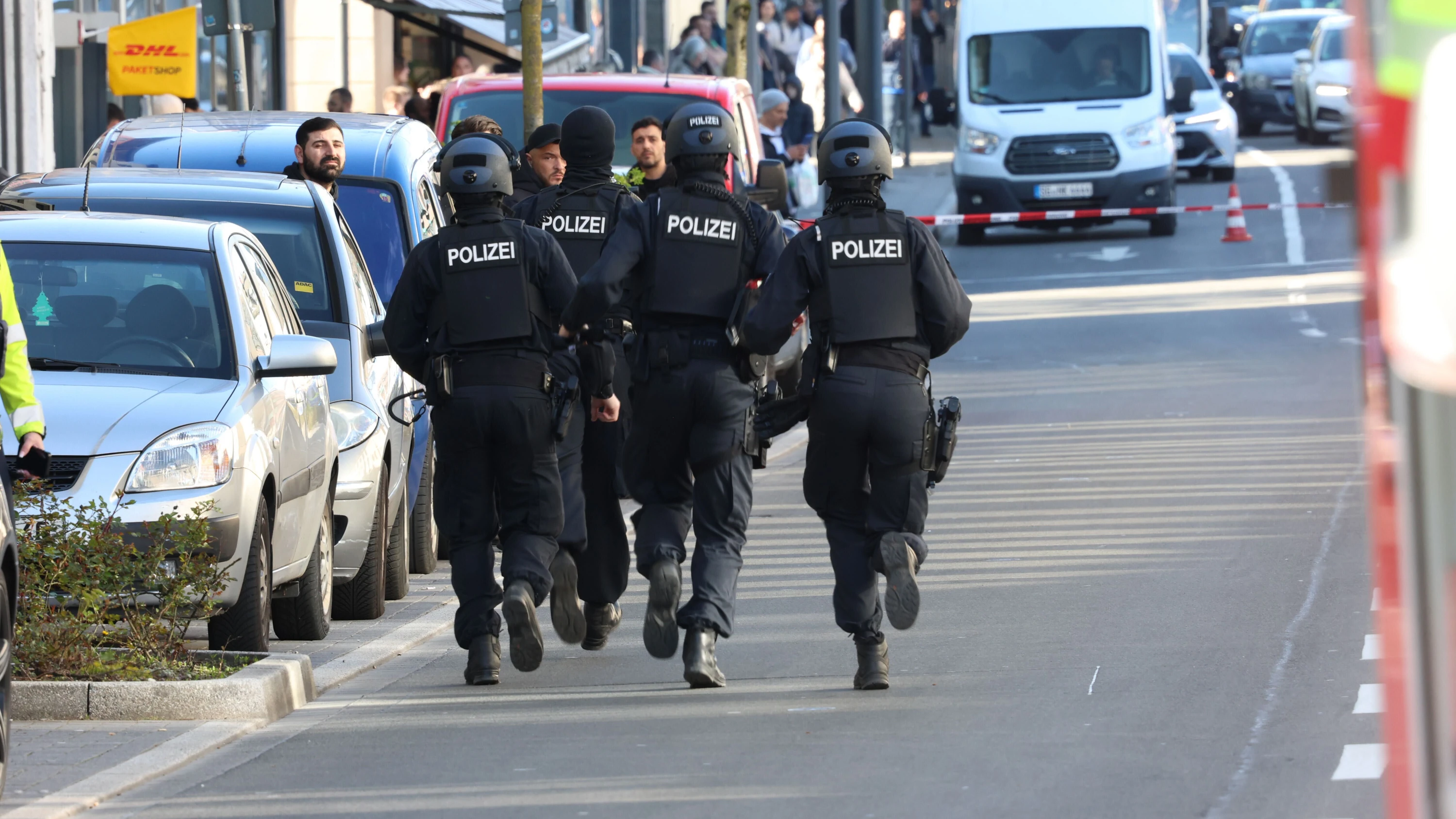 Hintergrund unklar: Polizei-Großeinsatz in Solingen