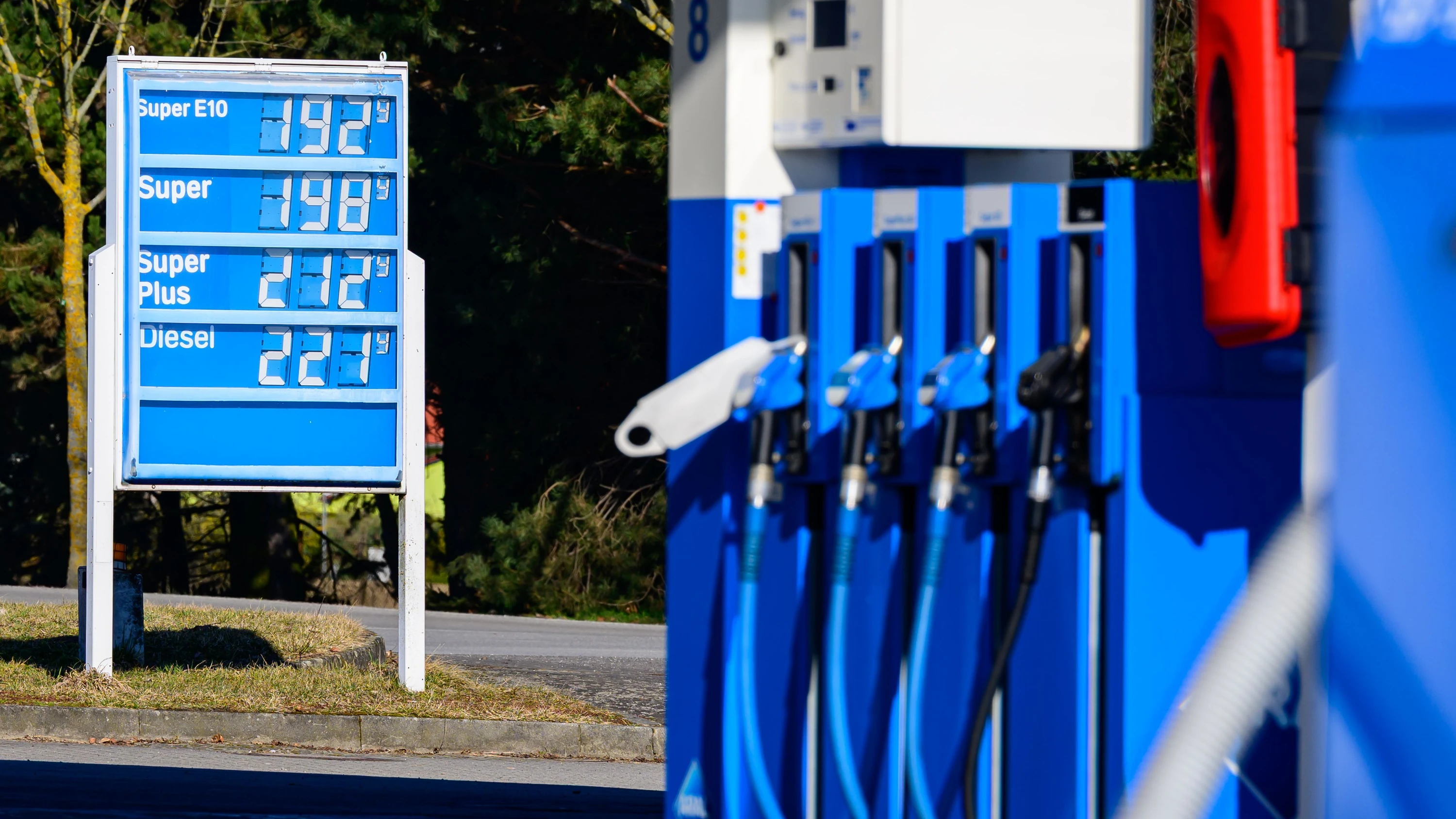 Bremse für Spritpreis: Neue Tankregel gilt schon vor Ostern Bremse für Spritpreis: Neue Tankregel gilt schon vor Ostern
