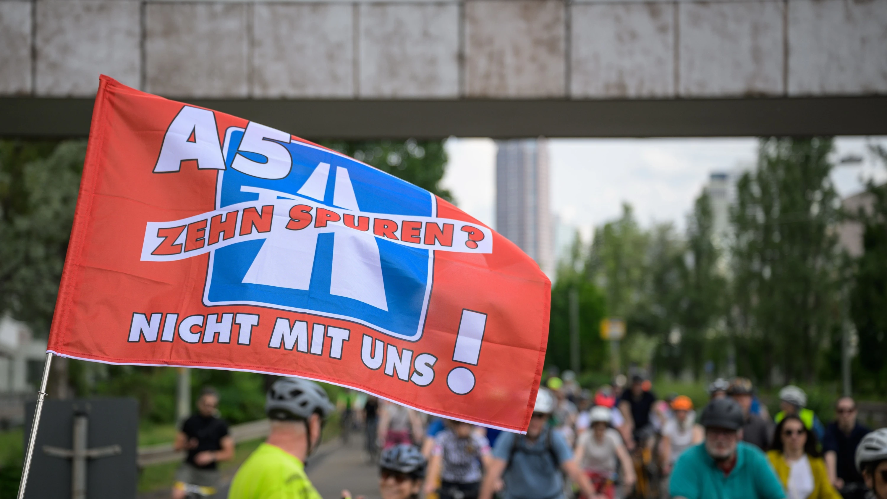 Bild: Rhein-Main-Liveblog: „Tour de Natur“ darf nicht auf A5