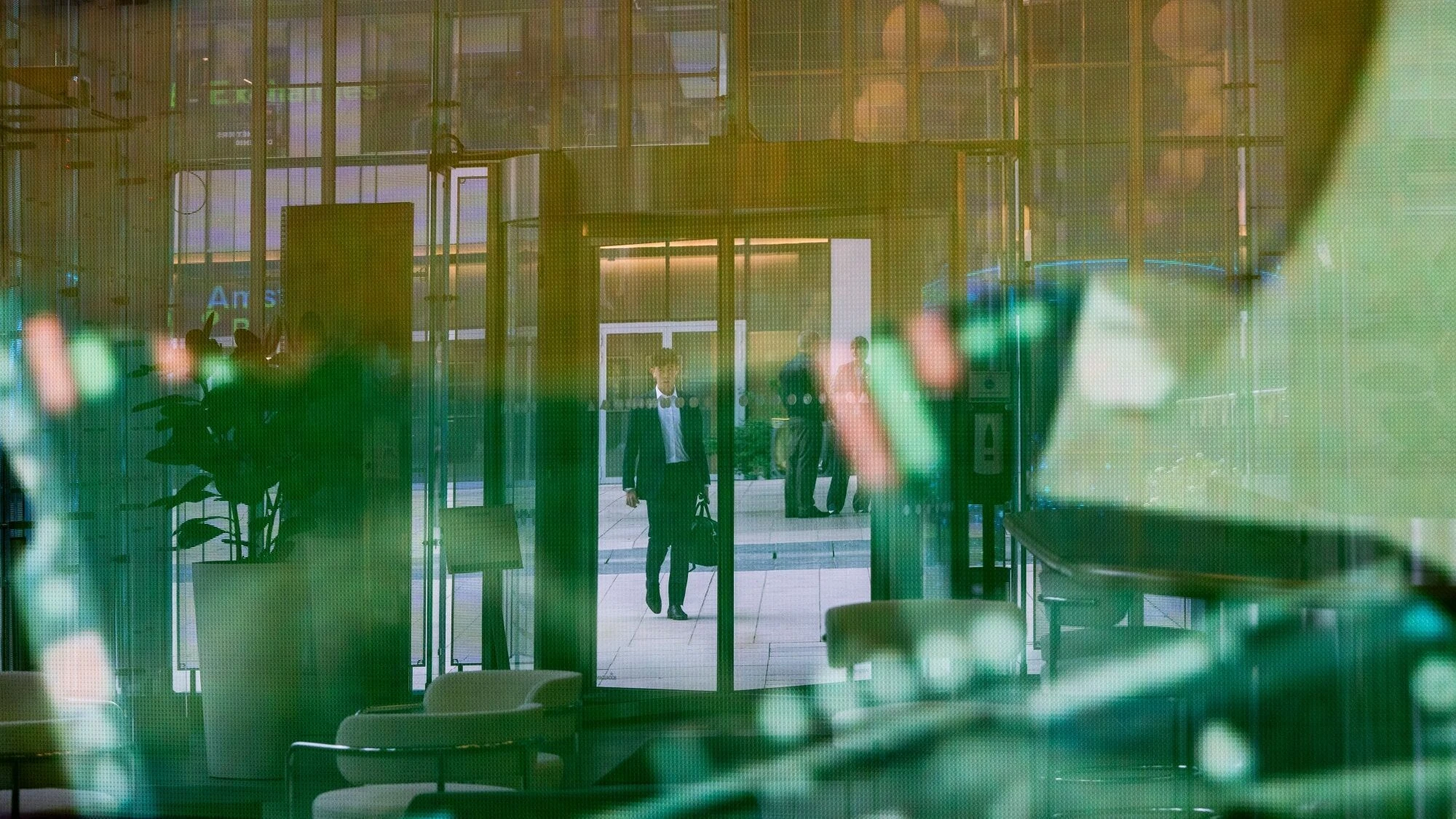 Amazon, IBM oder Klarna: Das Narrativ der KI-Entlassungen