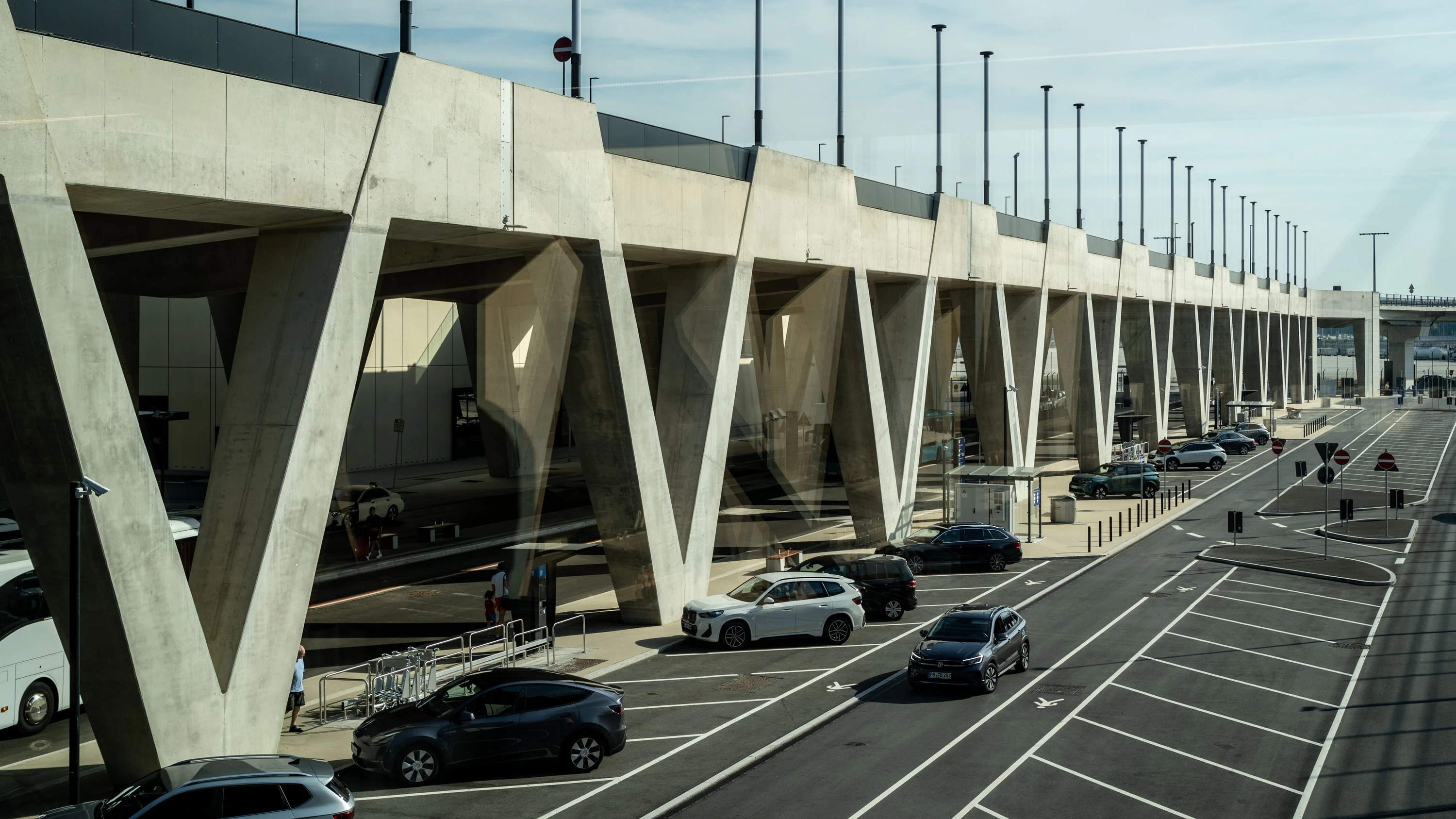 Private Anbieter: Wo Urlauber am Frankfurter Flughafen günstig parken