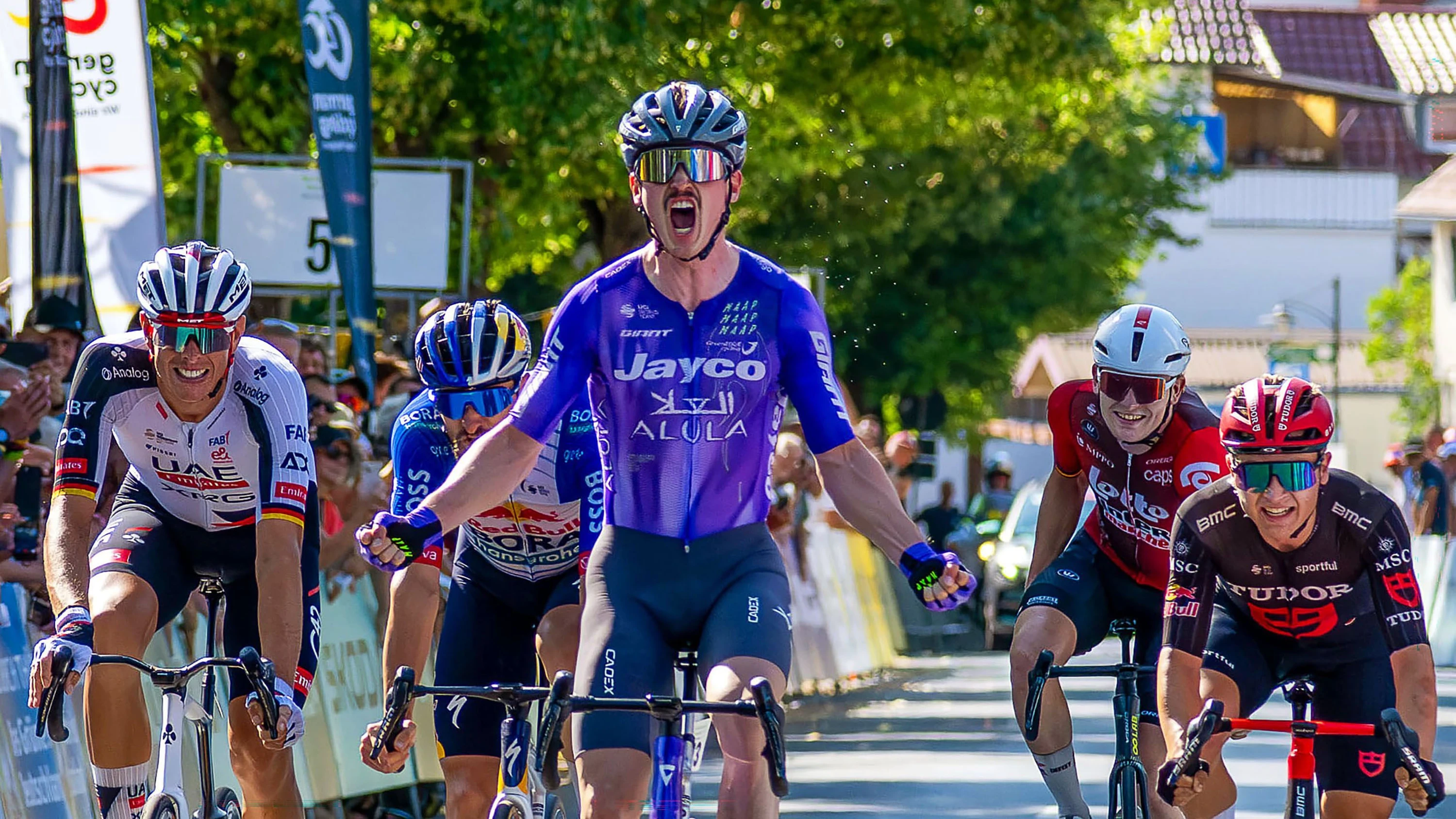 Bild: Straßenrad-DM: Tour-Neuling Engelhardt gewinnt Hitzeschlacht