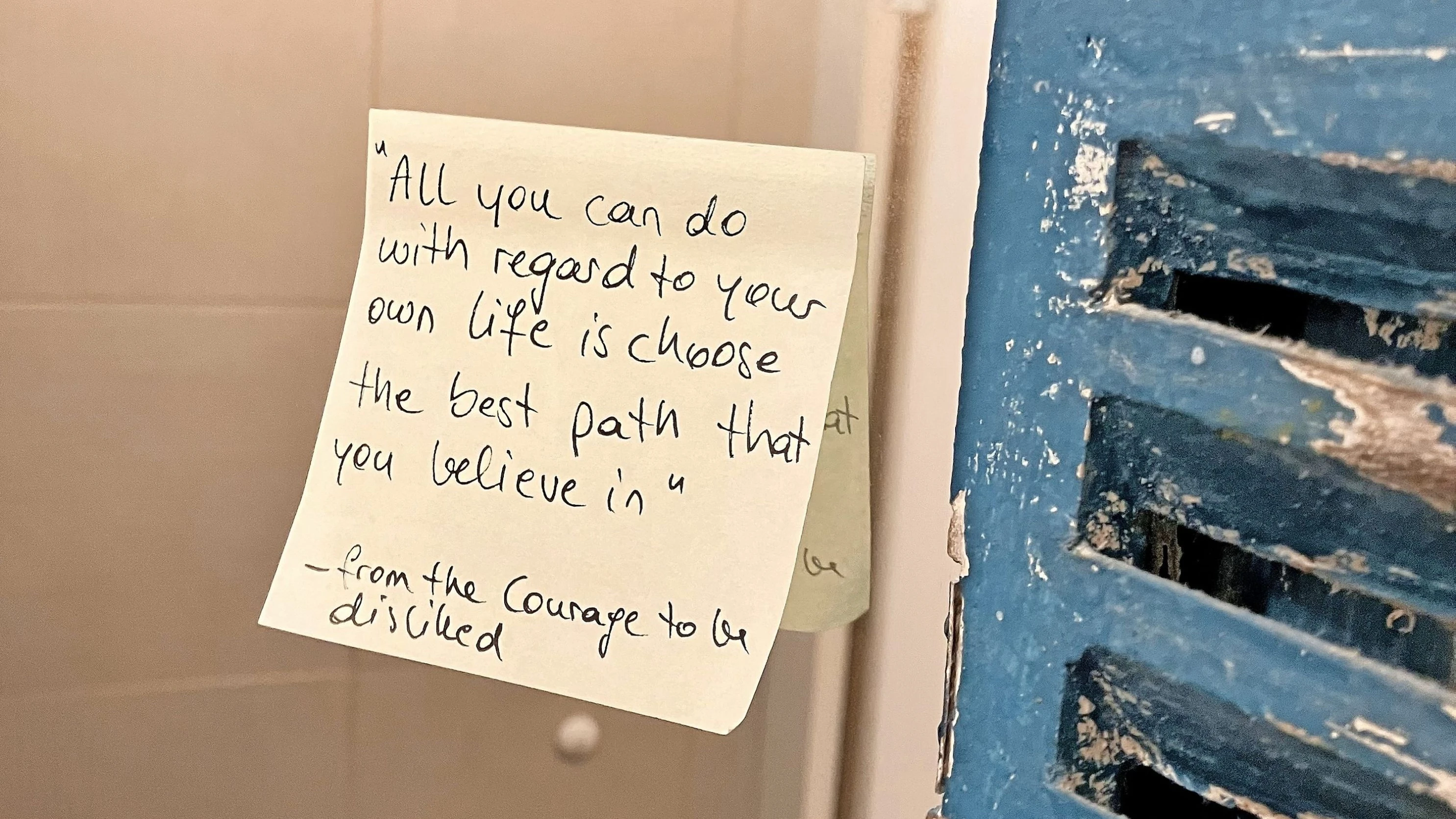 Kolumne „So isst Politik“: Auf der Toilette gibt’s Weisheiten auf einem Post-it