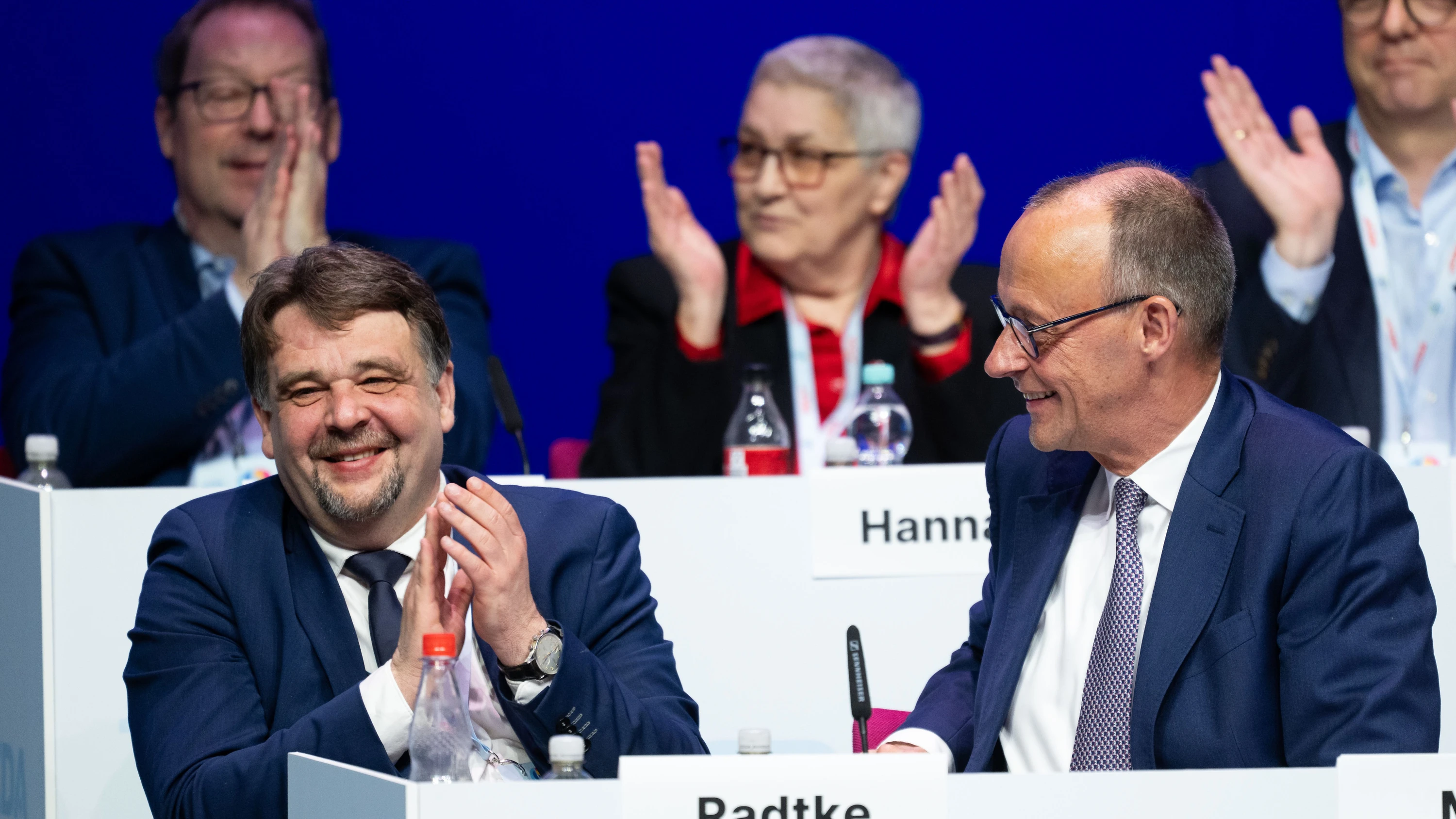 Aussagen zur Rente: Merz stellt klar: Rentenkürzungen stehen nicht an