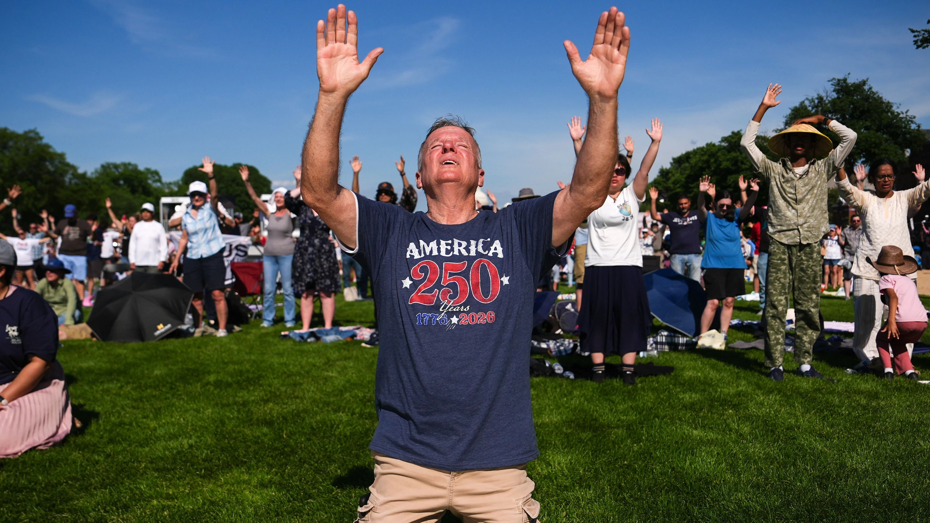 WASHINGTON D.C.: Religiöse Massenveranstaltung in den USA In Washington versammelten sich Tausende zu einer neunstündigen religiösen Großveranstaltung. Zwischen Gebeten und geistlicher Musik wurden auch politische Botschaften laut.