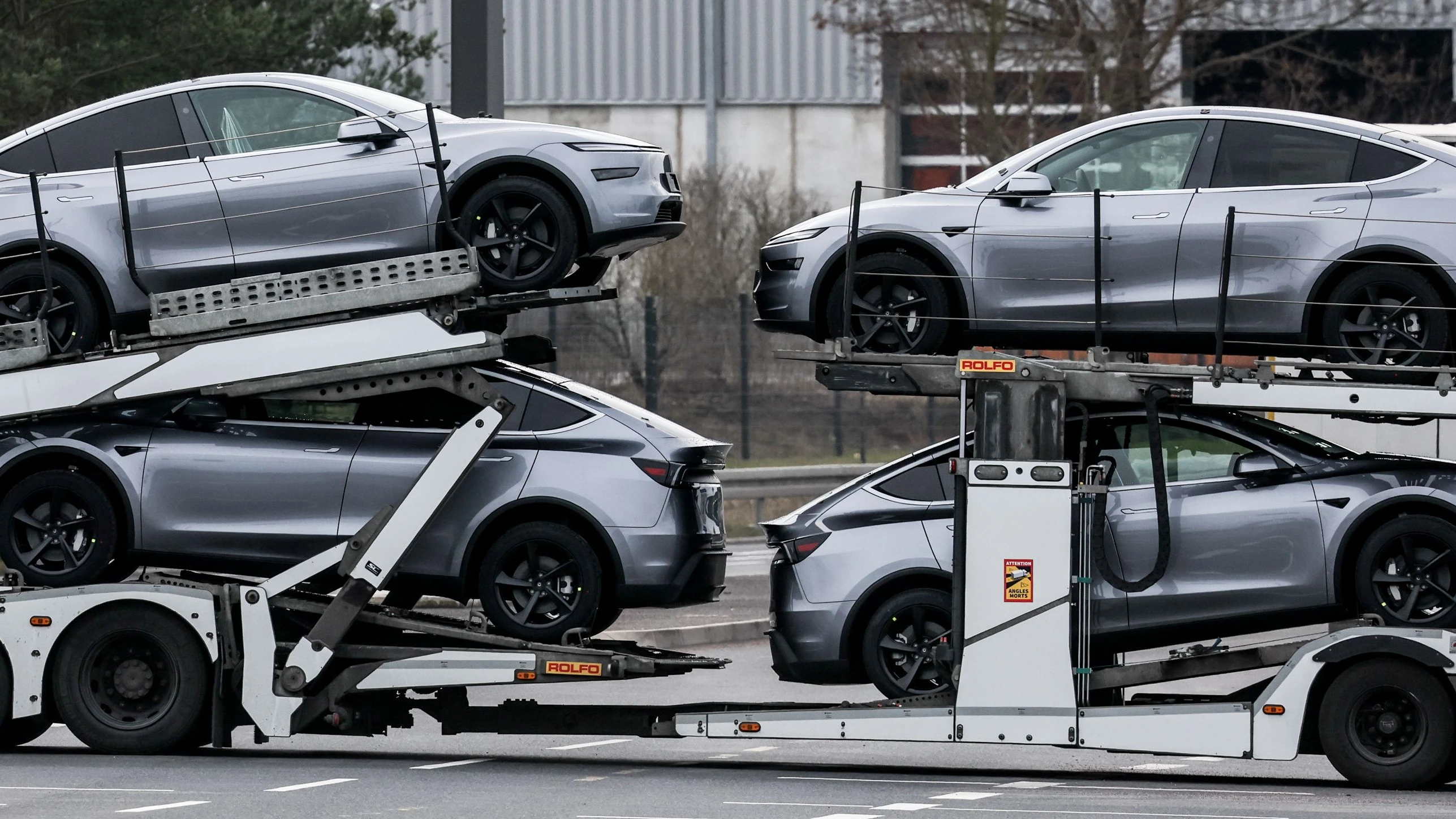 Bild: Werk in Grünheide: Tesla will mehr Autos in Deutschland bauen – und plant weitere 1000 Stellen