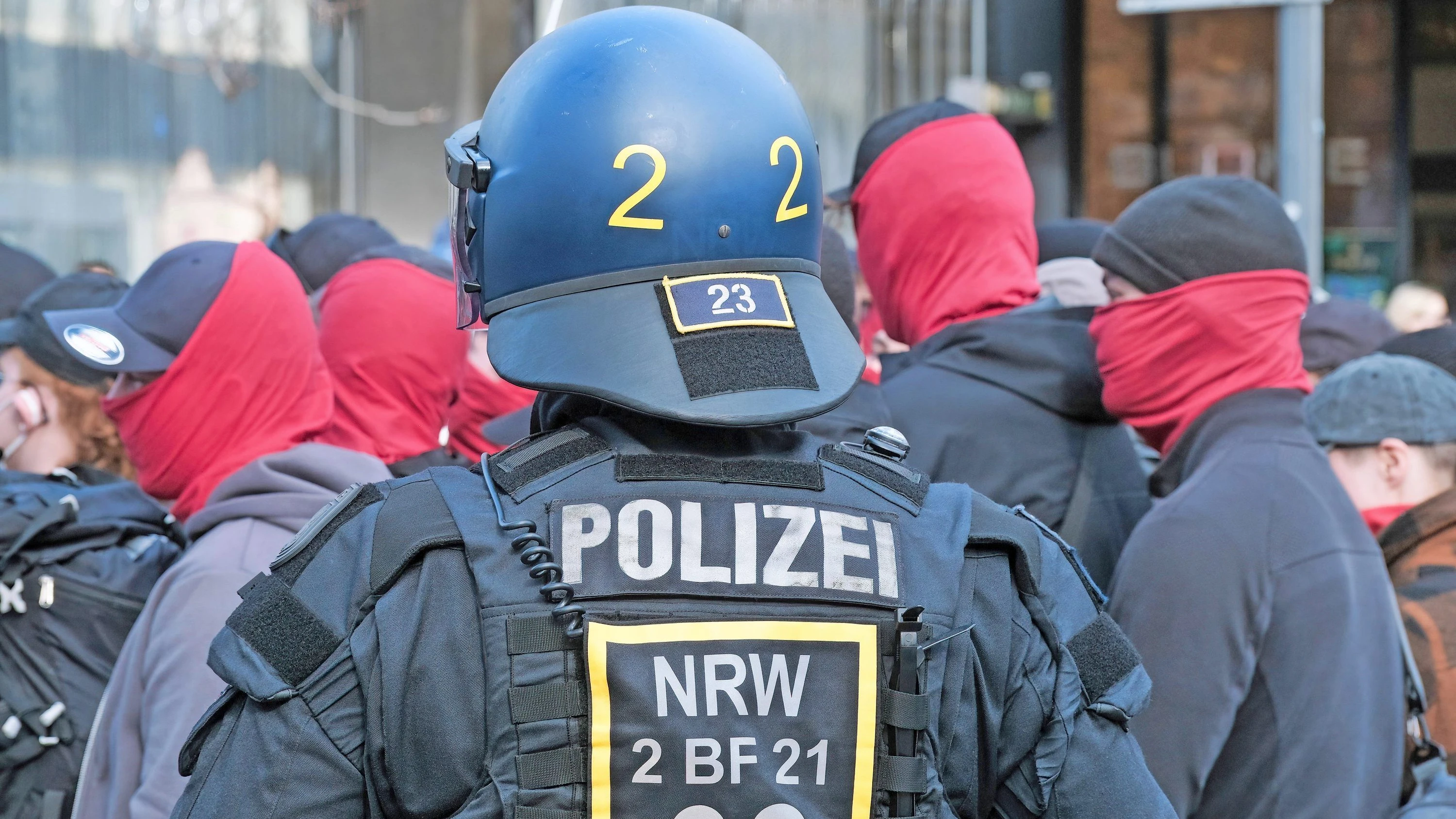 Linksextremismus in NRW: Jung, dogmatisch und immer öfter gewalttätig Linksextremismus in NRW: Jung, dogmatisch und immer öfter gewalttätig