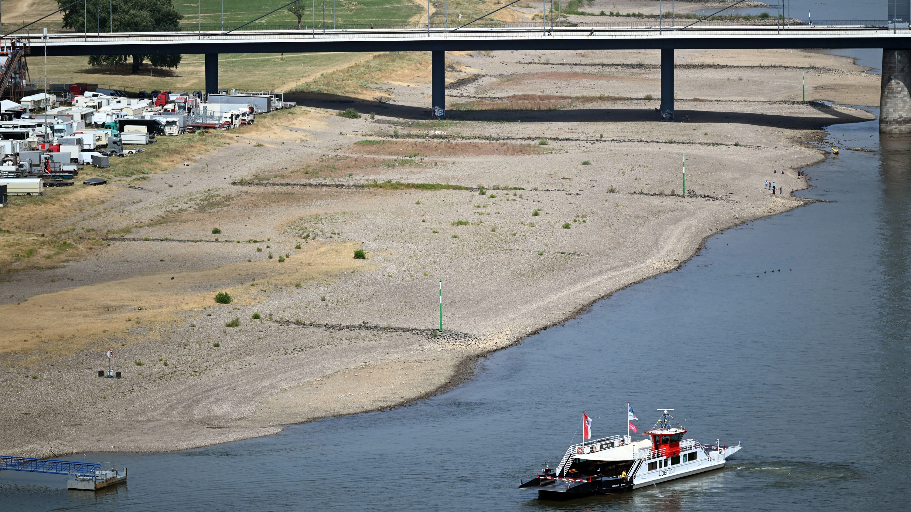 Niedrigwasser in Flüssen: Mehr Tiefgang für den Rhein