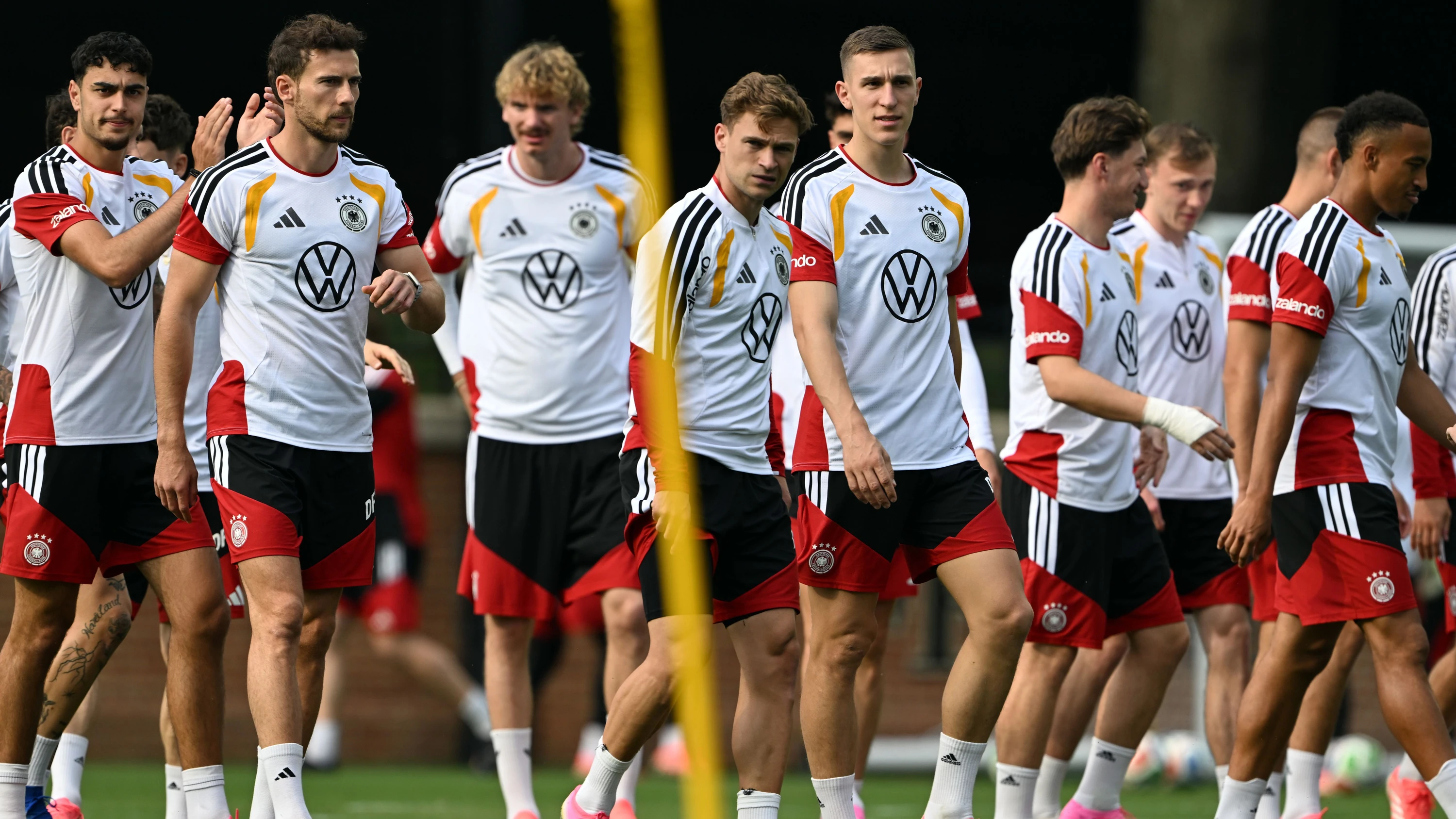 Vor tausenden Fans: DFB-Team trainiert erstmals in den USA
