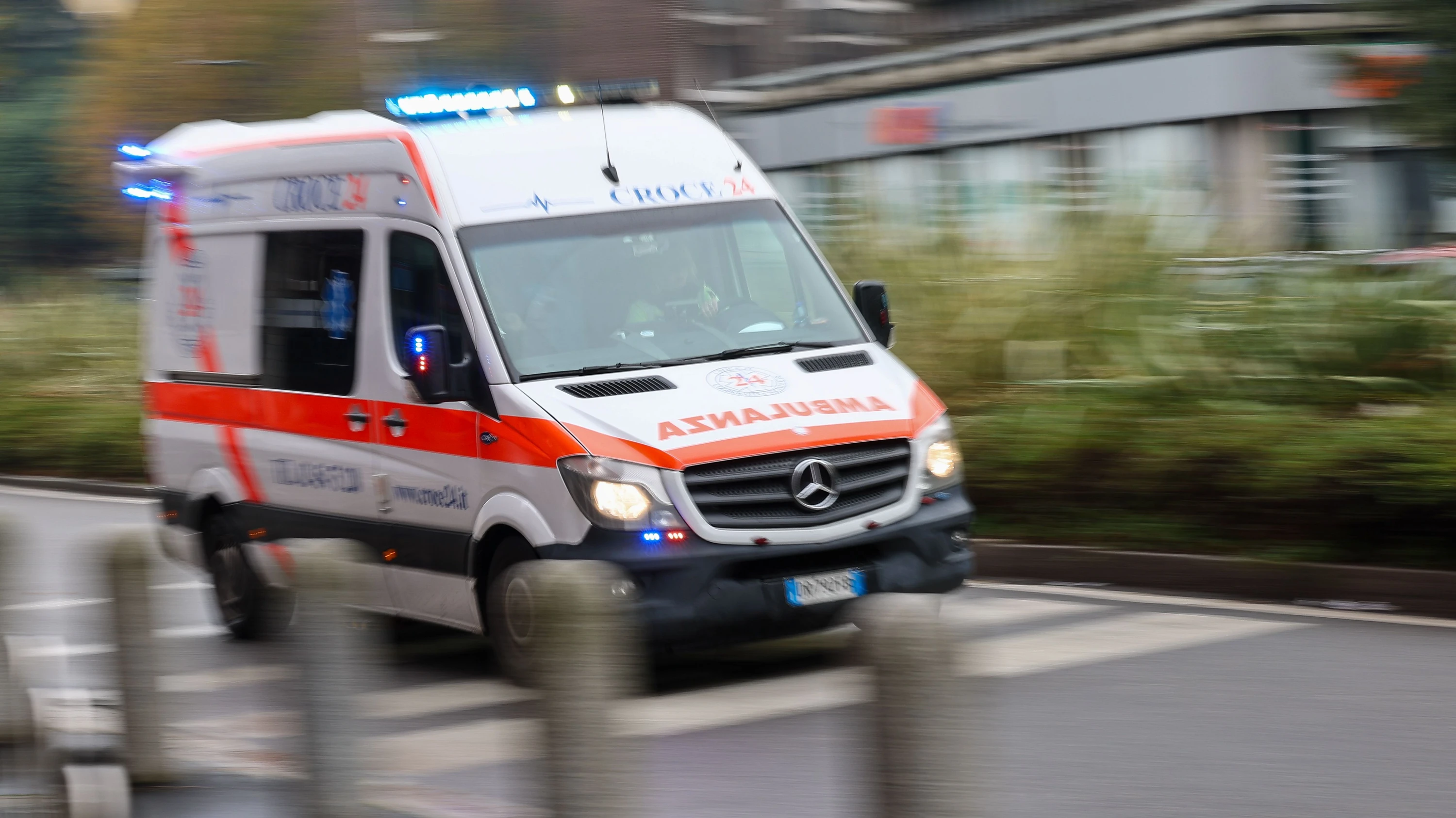 Verkehrsunfall in Italien: Sechs Tote nach Zusammenstoß von Bus und Wohnmobil Bei einem schweren Verkehrsunfall mit sechs Toten in Italien kollidieren ein Reisebus, ein Wohnmobil und mehrere Autos. Wie es zu dem Unglück kommen konnte, sollen Dashcam-Aufnahmen zeigen.