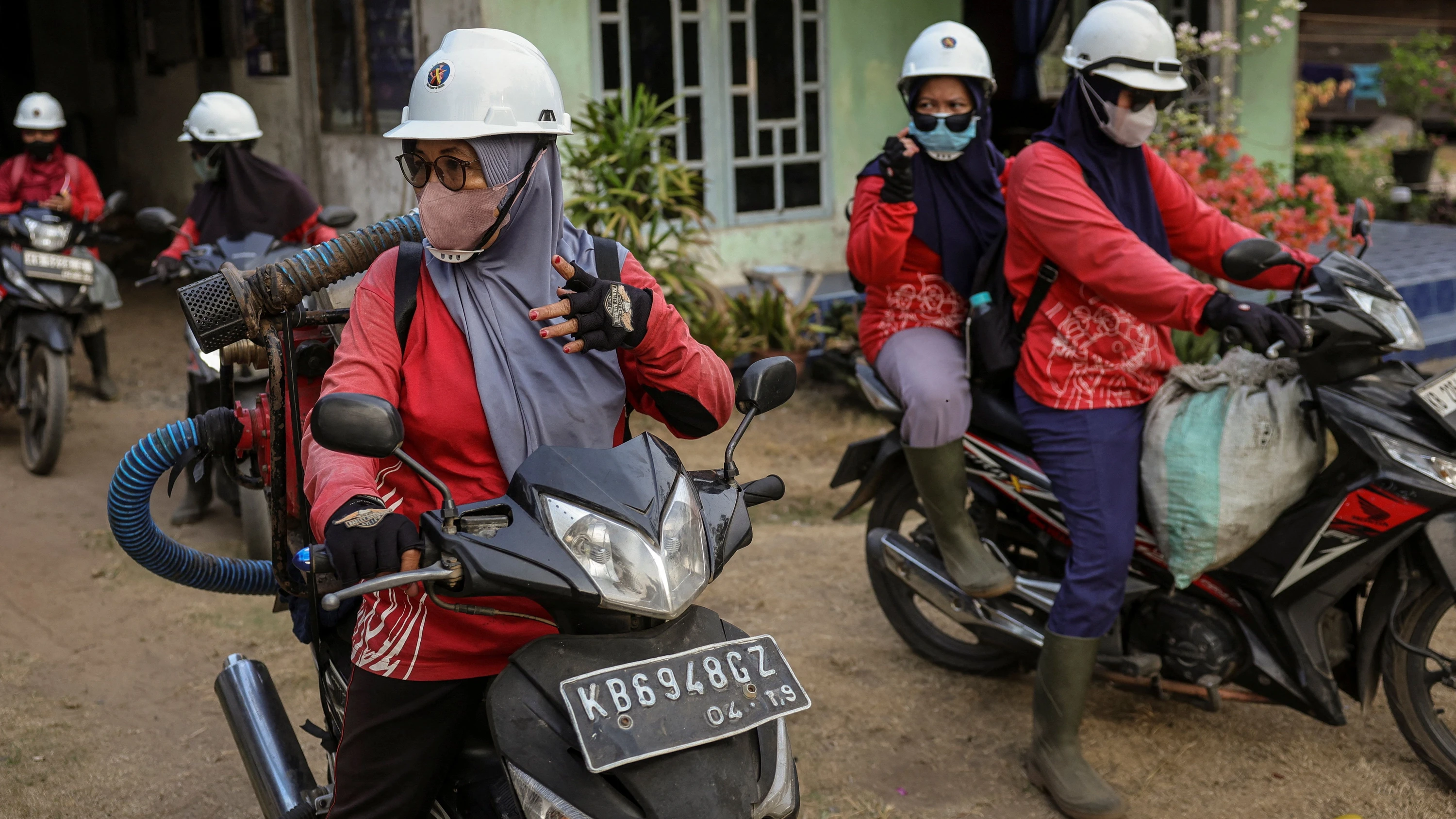 Freiwillige gegen die Flammen: Die Feuerwehrfrauen von Borneo